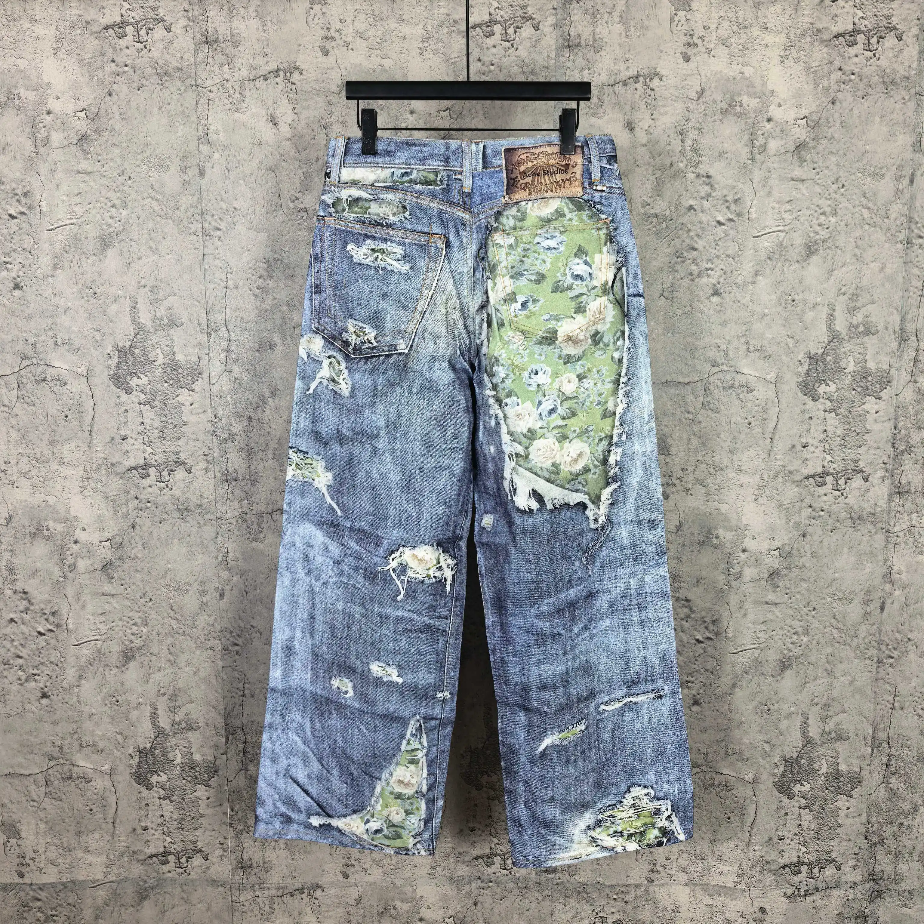 Floral Print Distressed Wide-Leg Jeans D25523263 — view 2