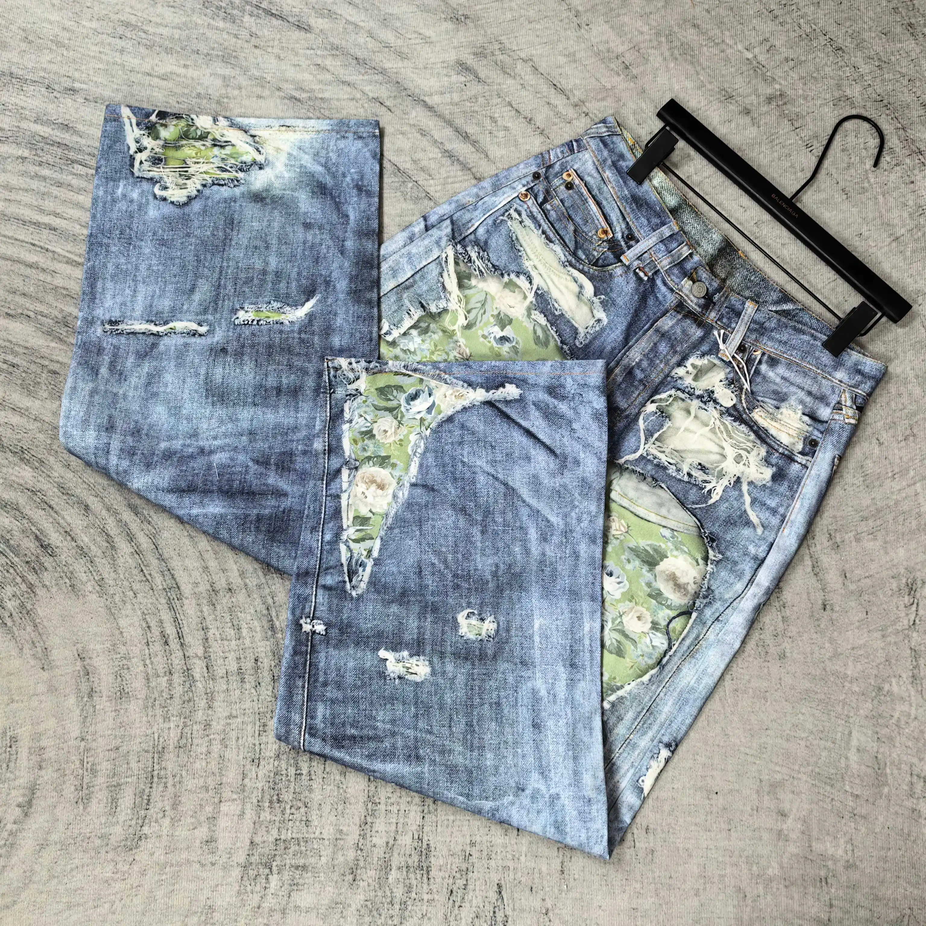 Floral Print Distressed Wide-Leg Jeans D25523263 — view 4