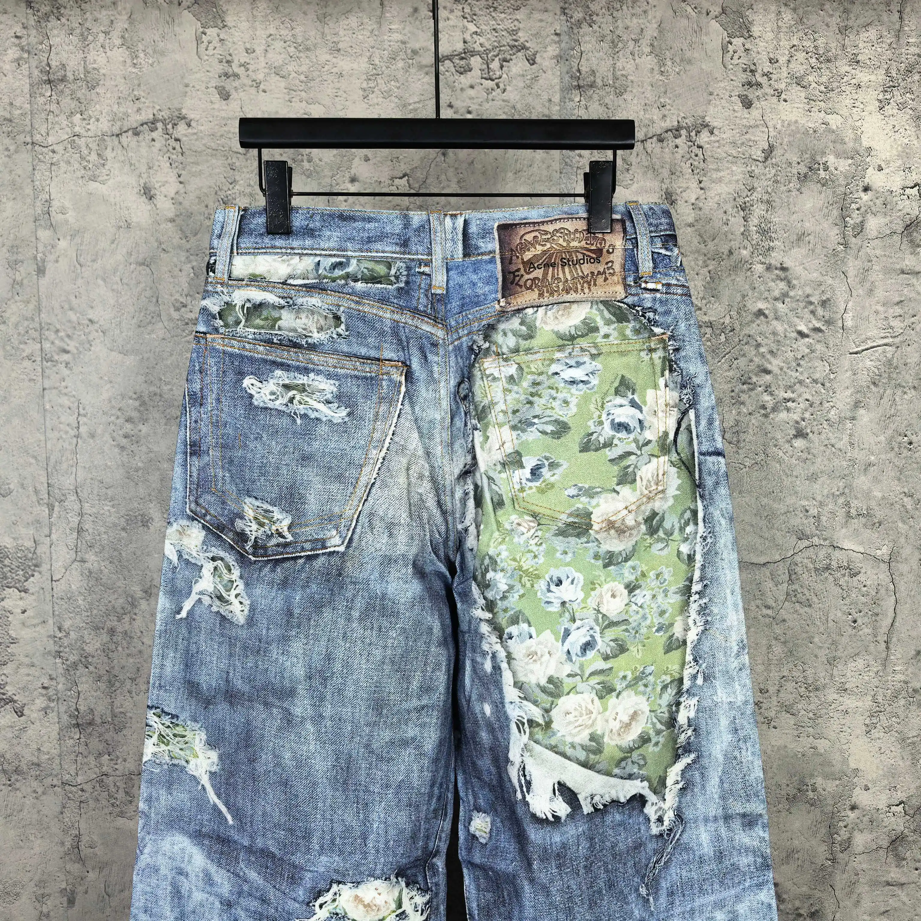 Floral Print Distressed Wide-Leg Jeans D25523263 — view 6