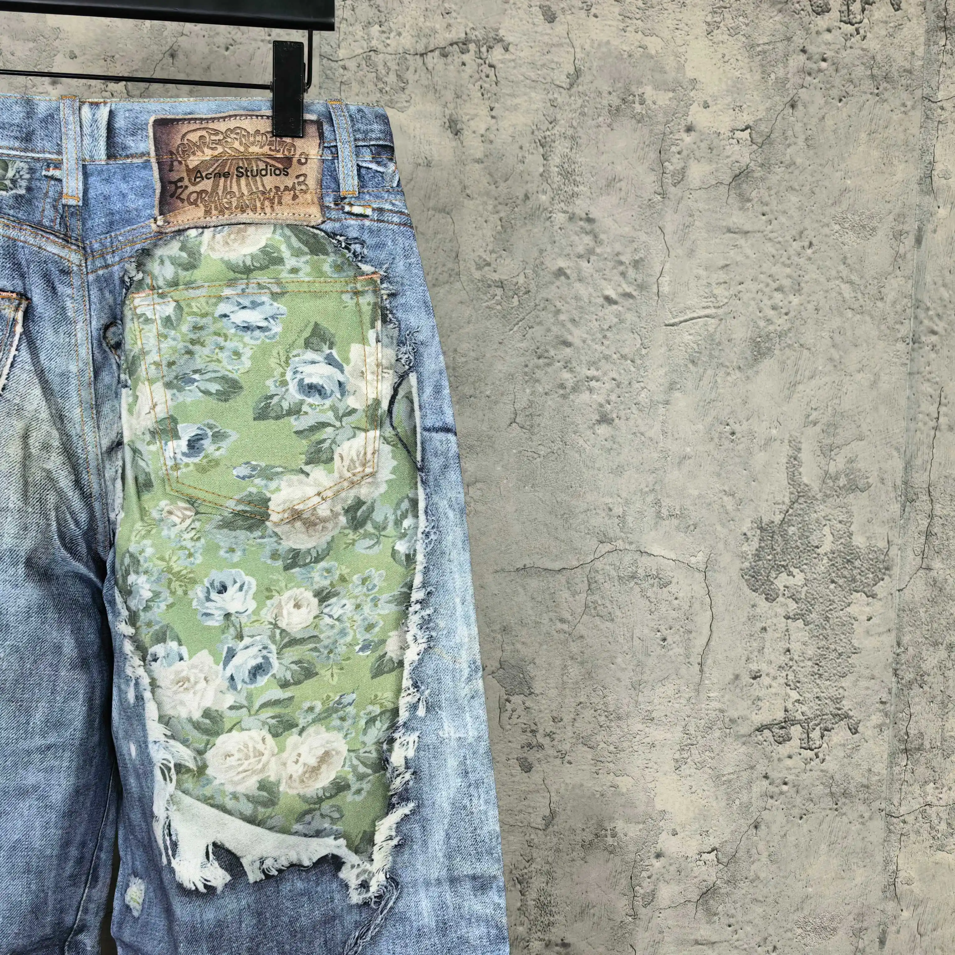 Floral Print Distressed Wide-Leg Jeans D25523263 — view 15