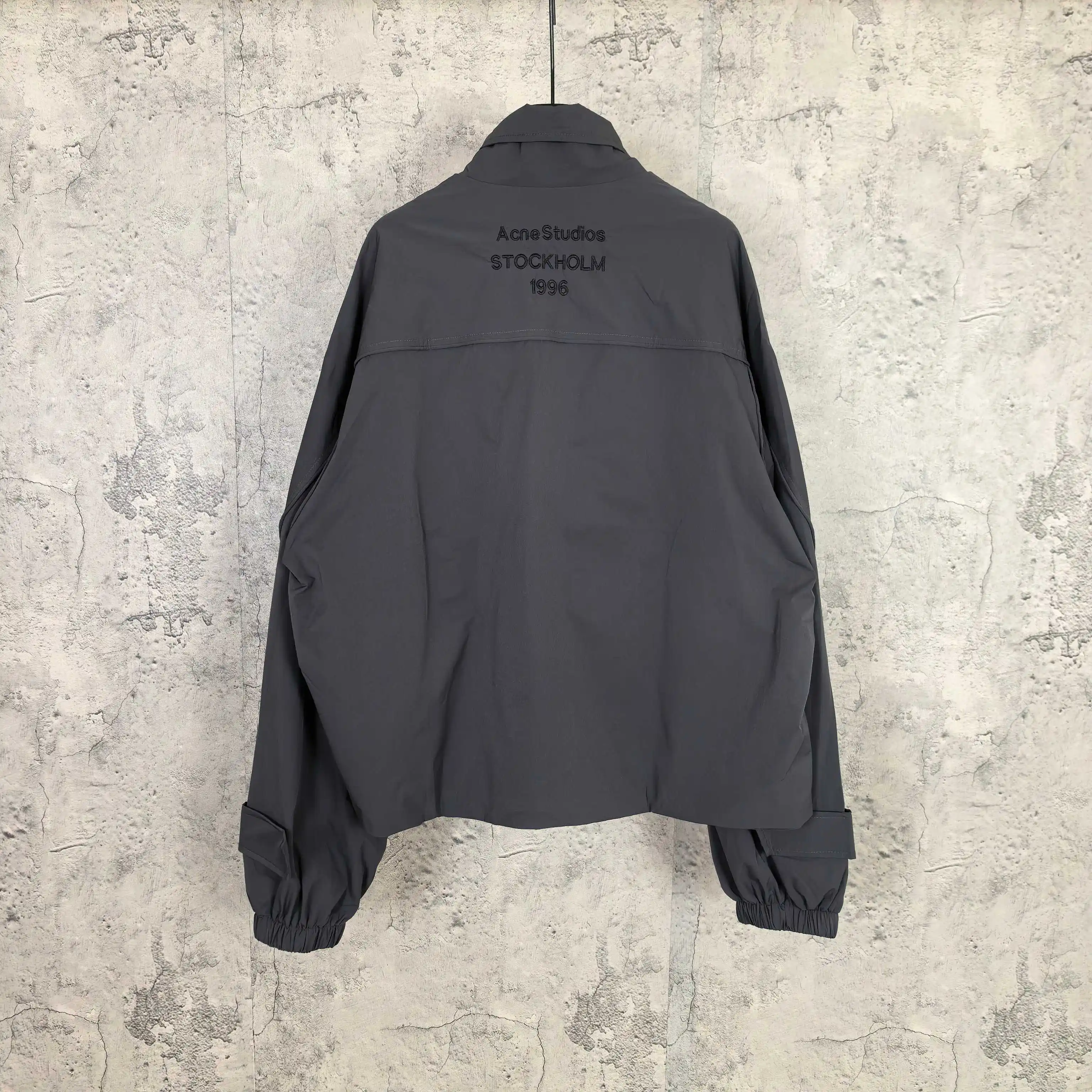 Cropped Zip-Up Jacket with Oversized Collar D25523264 — view 2