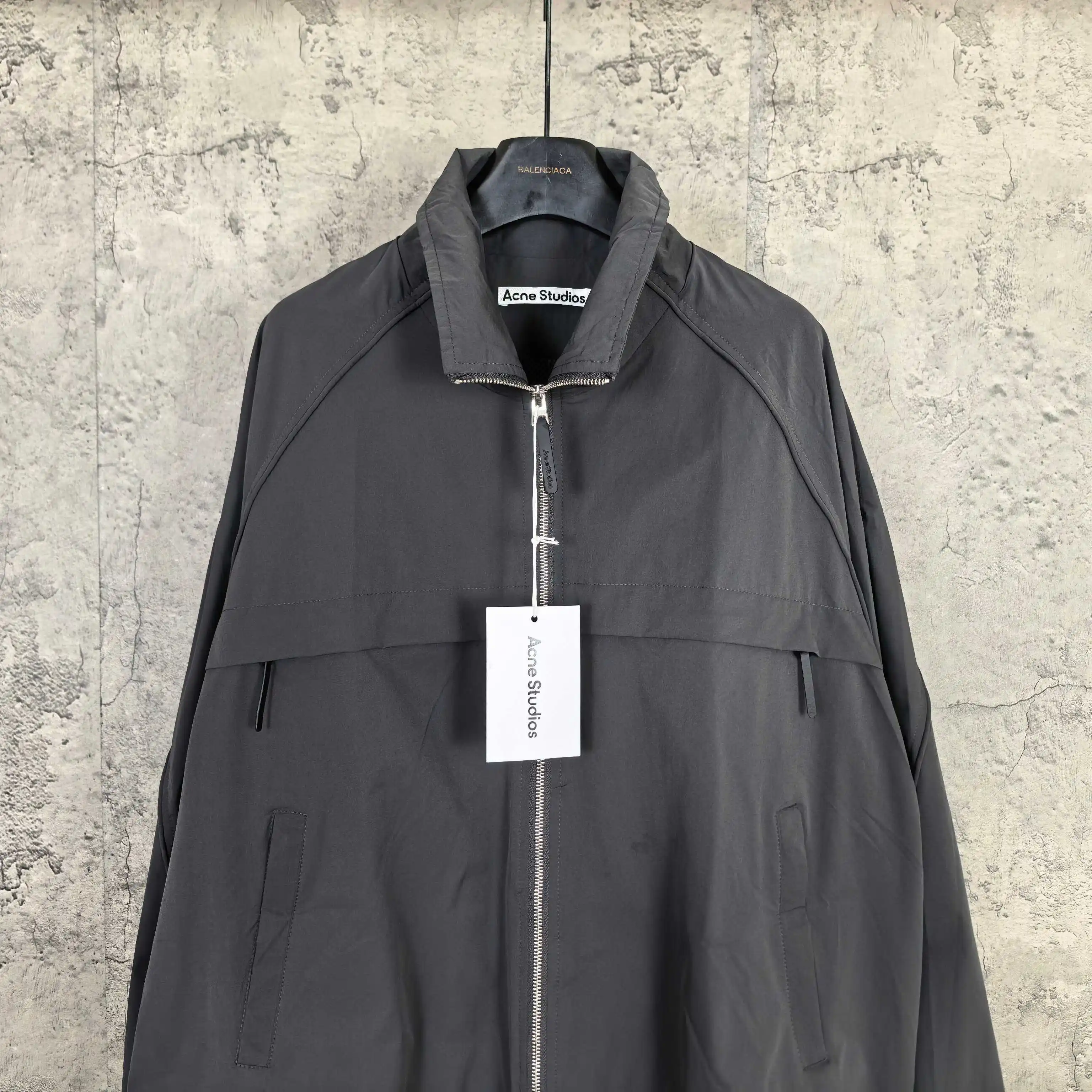 Cropped Zip-Up Jacket with Oversized Collar D25523264 — view 3