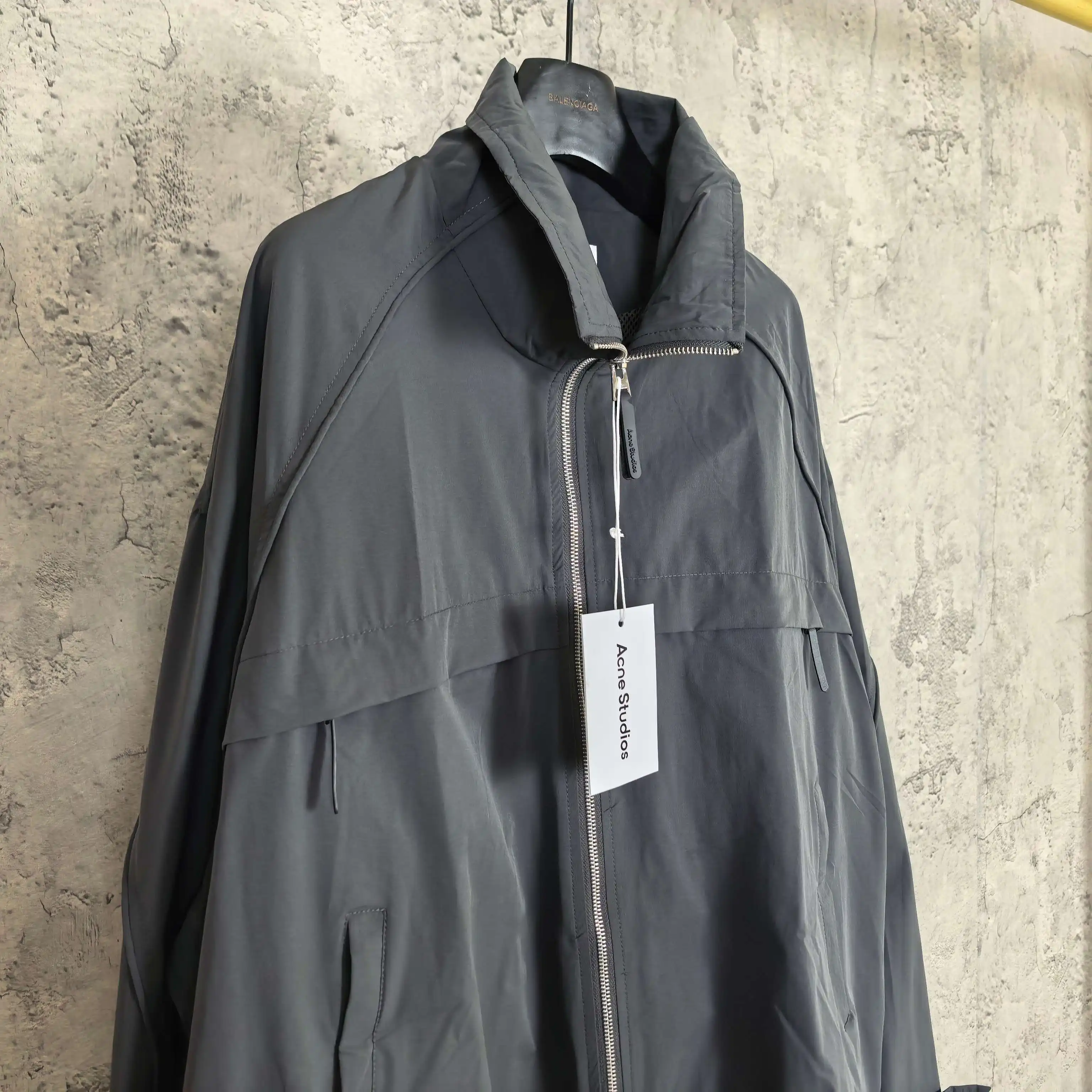 Cropped Zip-Up Jacket with Oversized Collar D25523264 — view 7