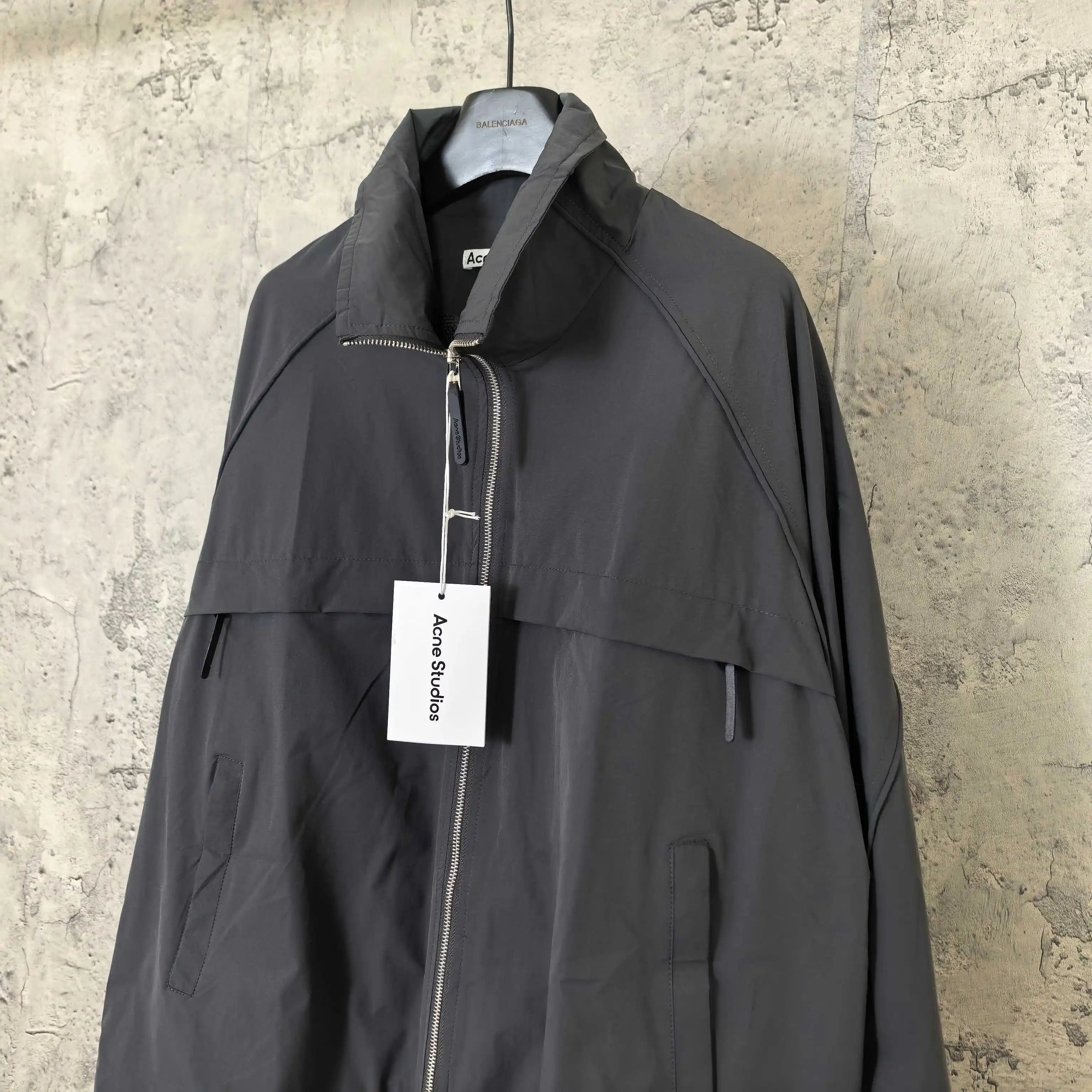 Cropped Zip-Up Jacket with Oversized Collar D25523264 — view 9