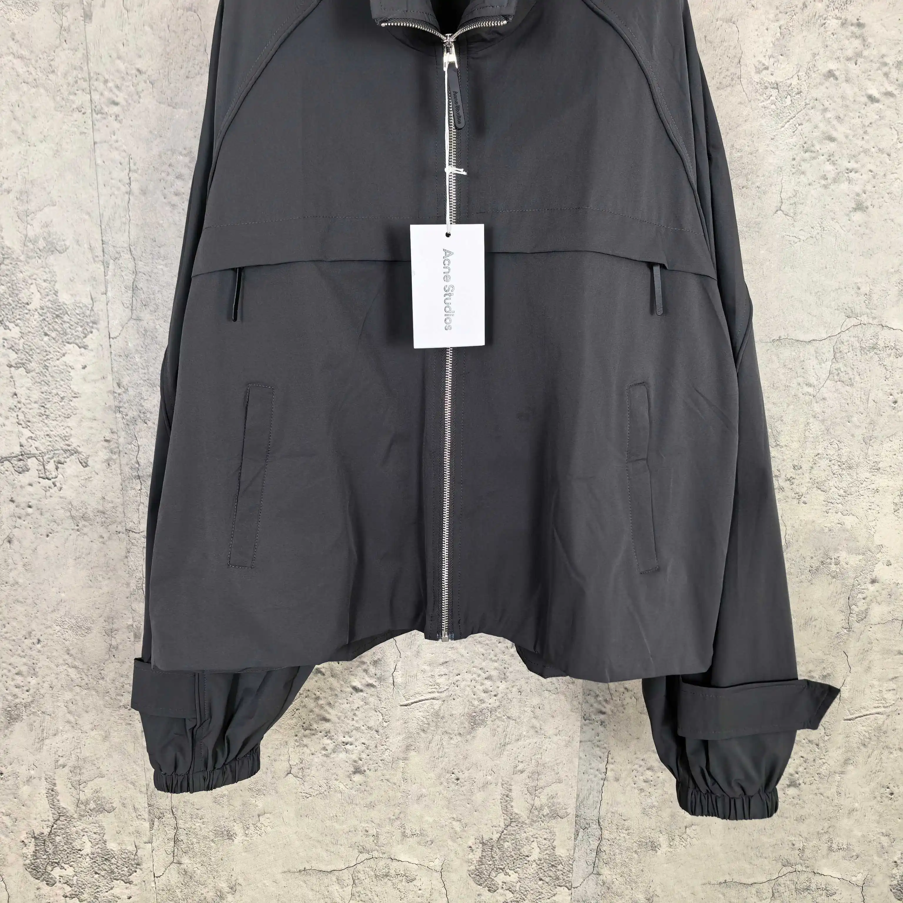 Cropped Zip-Up Jacket with Oversized Collar D25523264 — view 10