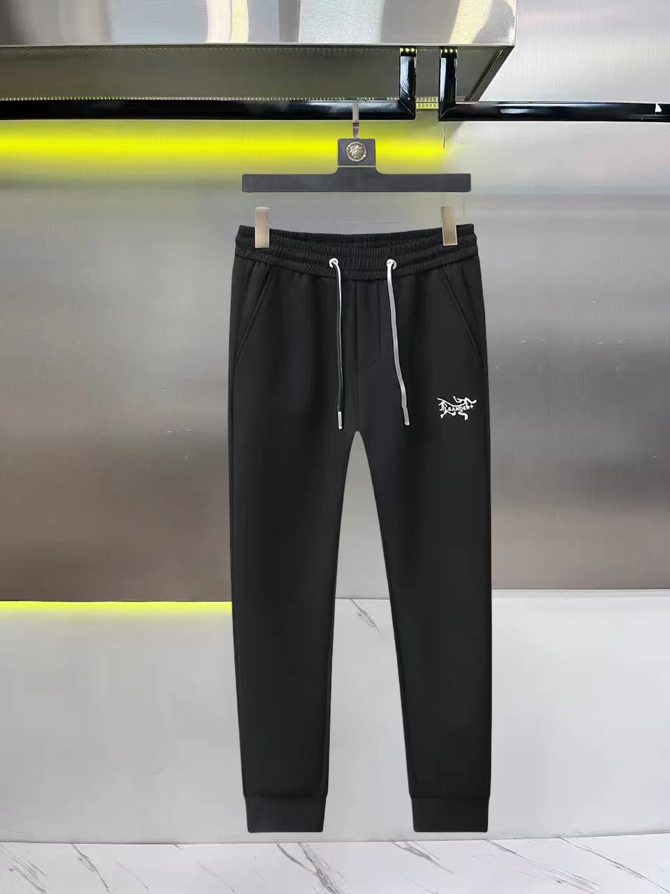 Logo-Embroidered Tapered Sweatpants D26014441