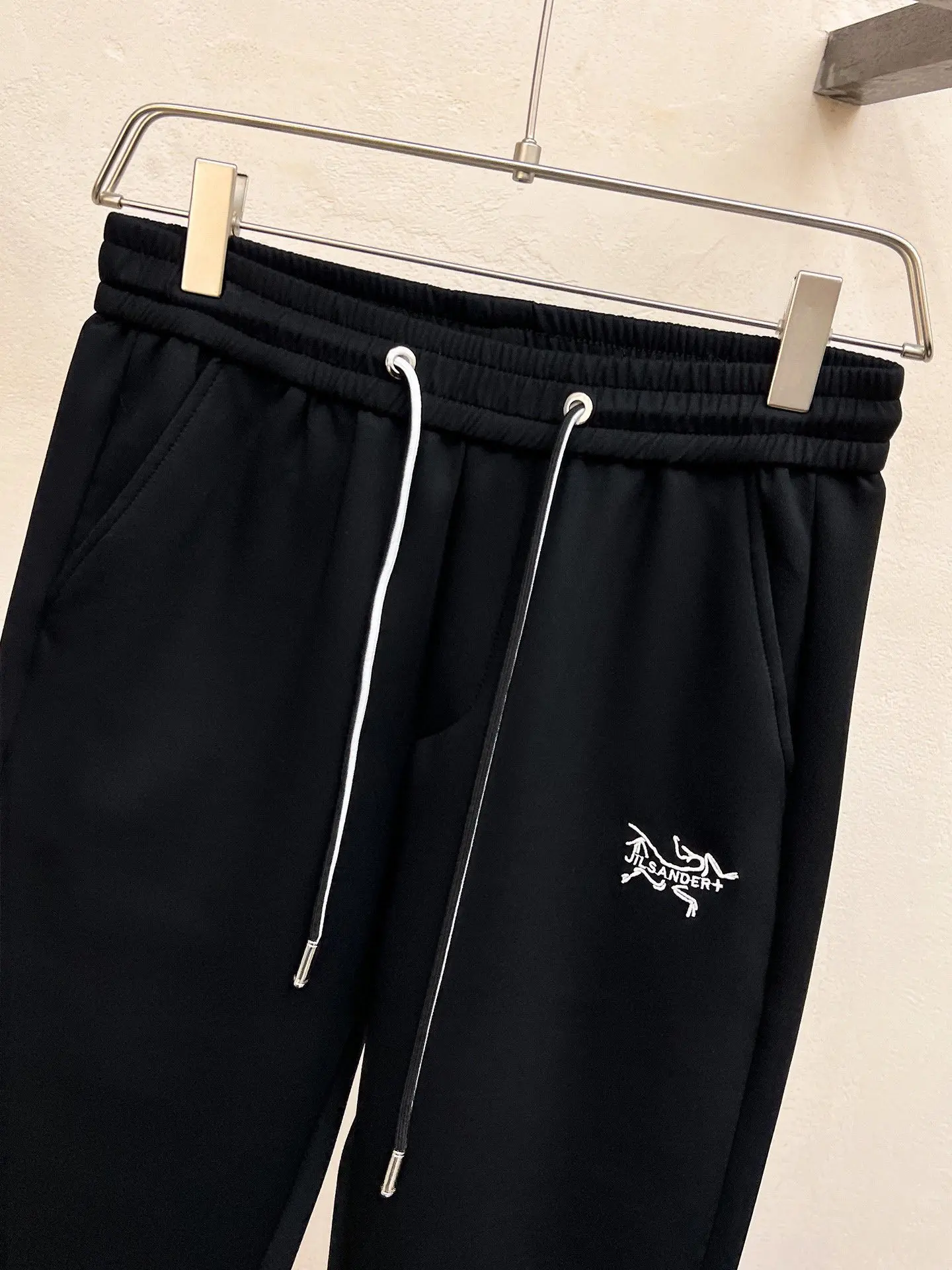 Logo-Embroidered Tapered Sweatpants D26014441 — view 3