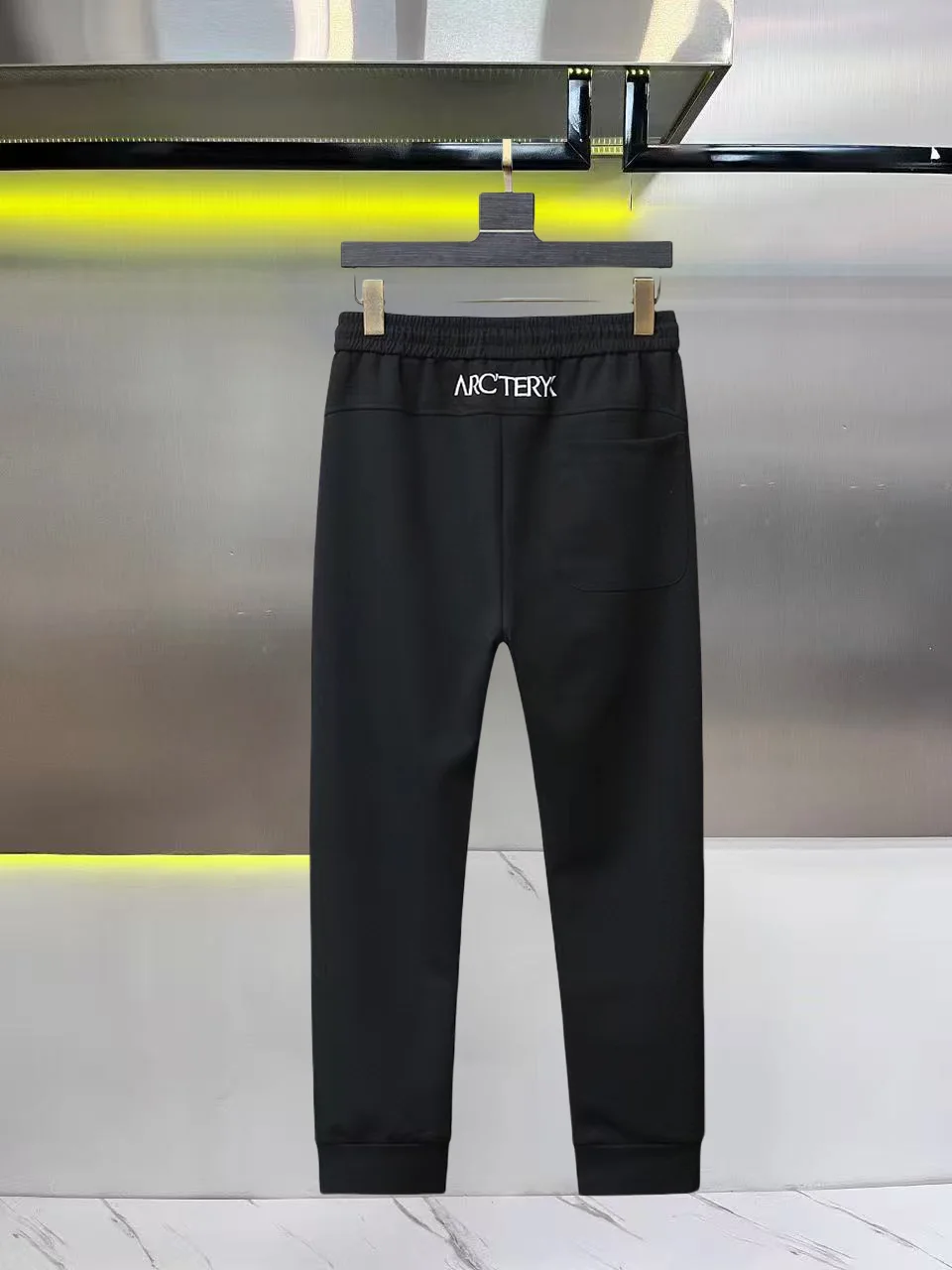 Logo-Embroidered Tapered Sweatpants D26014432 — view 2