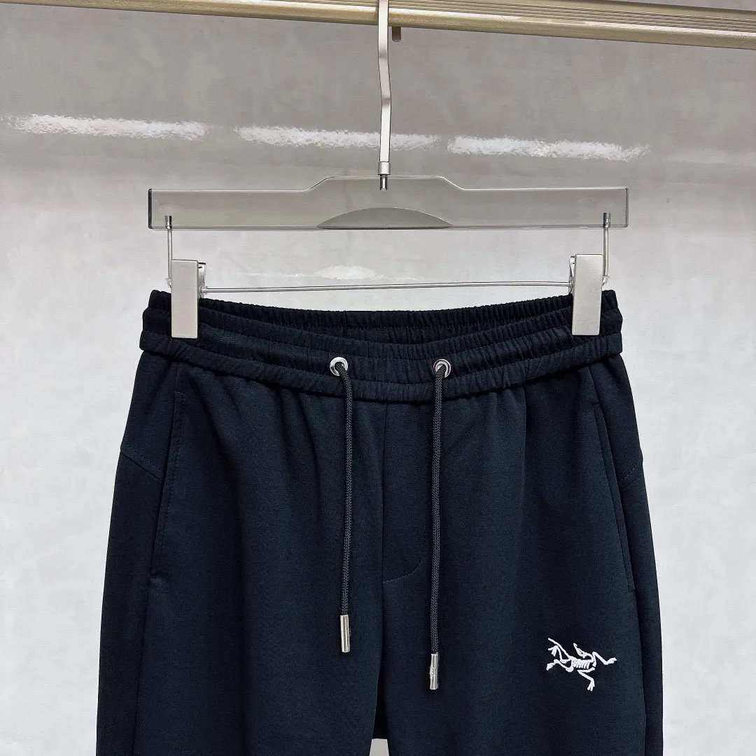 Logo-Embroidered Tapered Sweatpants D26014432 — view 3