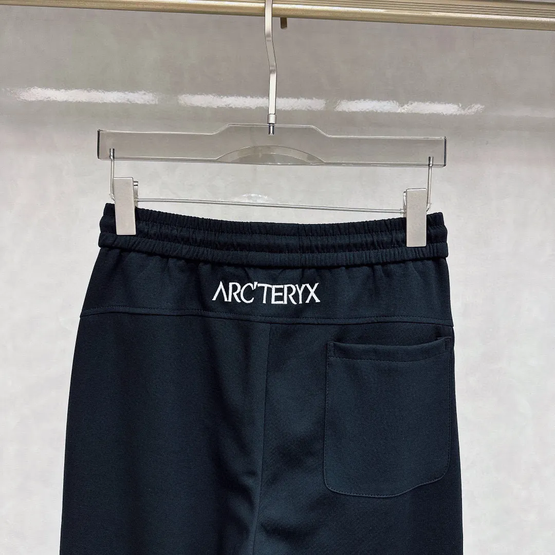 Logo-Embroidered Tapered Sweatpants D26014432 — view 4