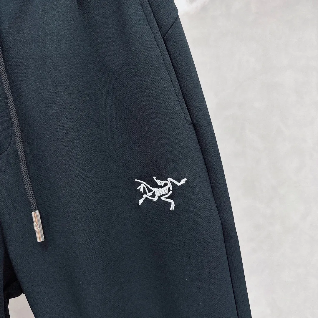 Logo-Embroidered Tapered Sweatpants D26014432 — view 5