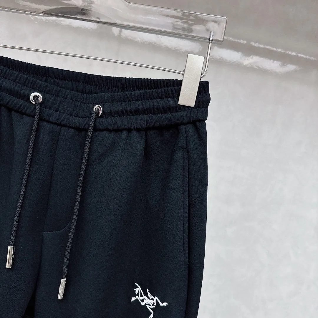 Logo-Embroidered Tapered Sweatpants D26014432 — view 7