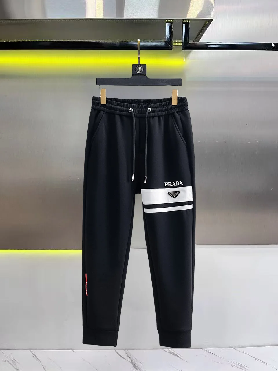 Logo-Appliquéd Tapered Sweatpants D26014445