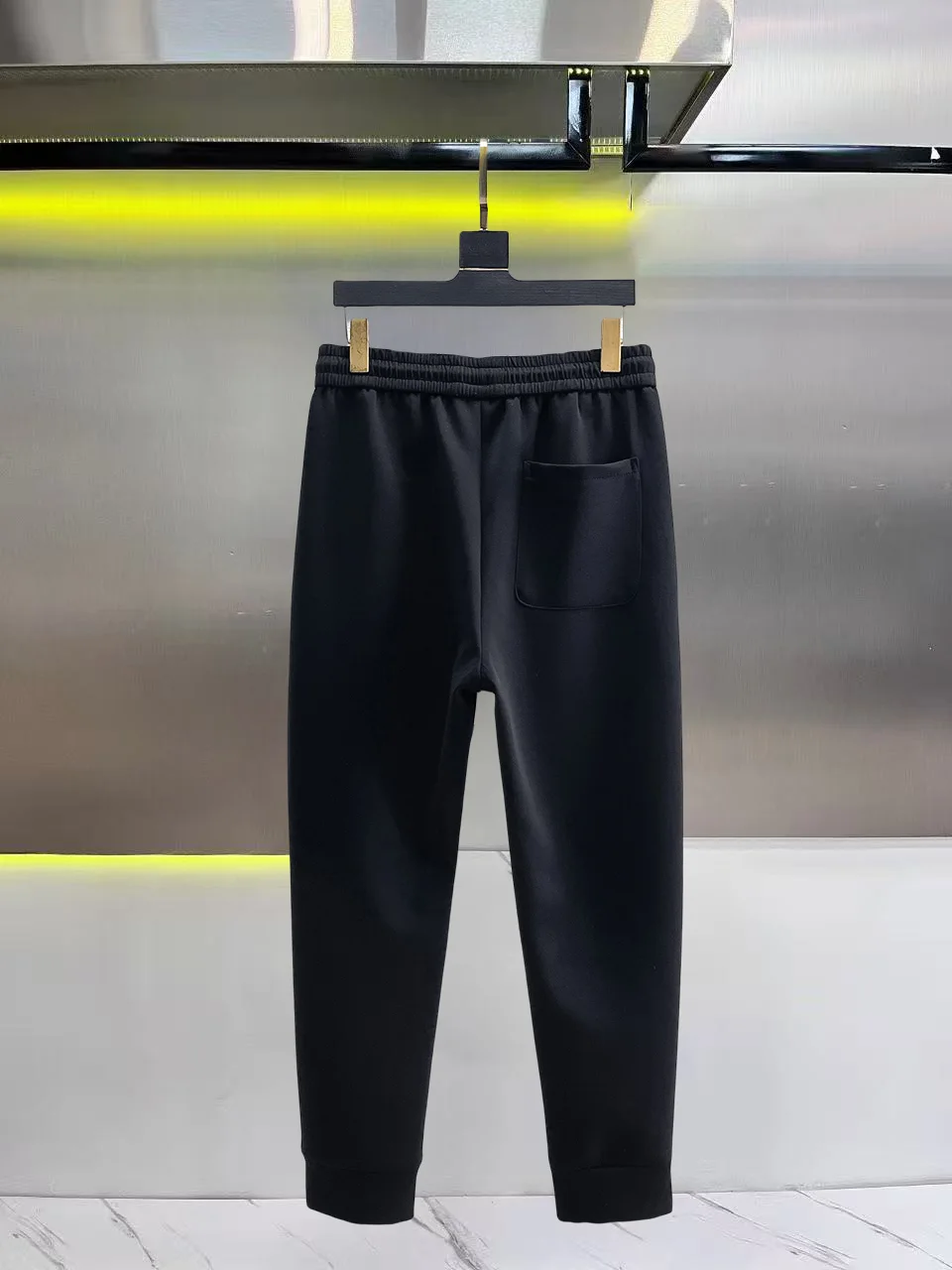 Logo-Appliquéd Tapered Sweatpants D26014445 — view 2