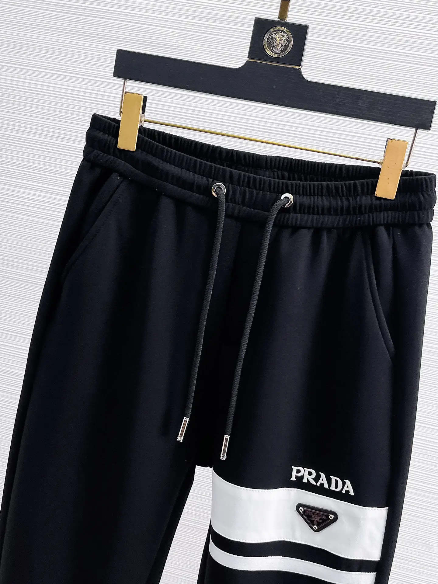 Logo-Appliquéd Tapered Sweatpants D26014445 — view 3