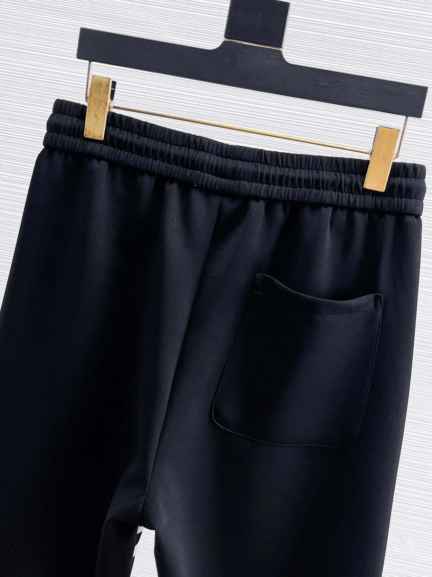 Logo-Appliquéd Tapered Sweatpants D26014445 — view 6