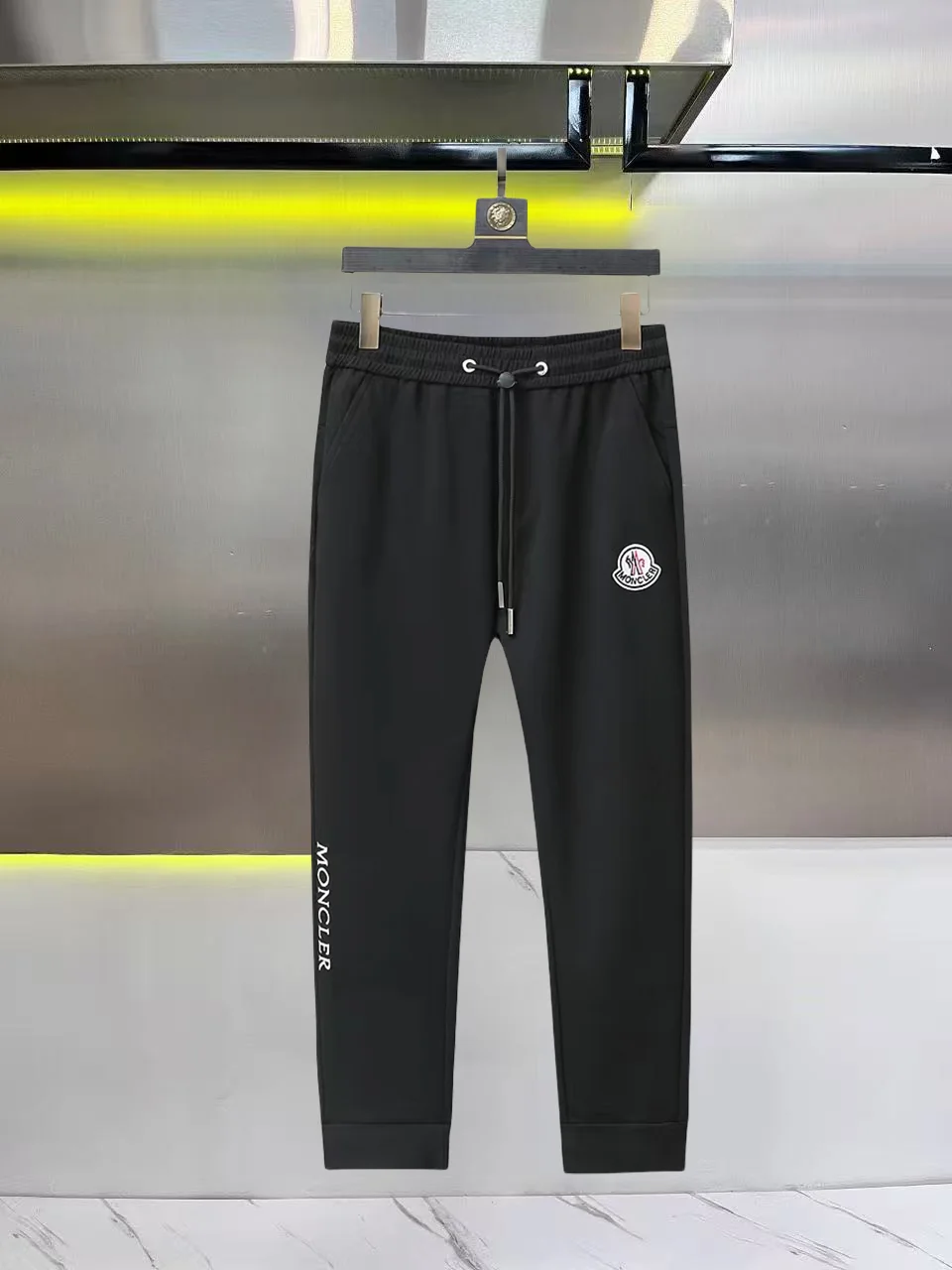 Logo-Appliquéd Tapered Sweatpants D26014440