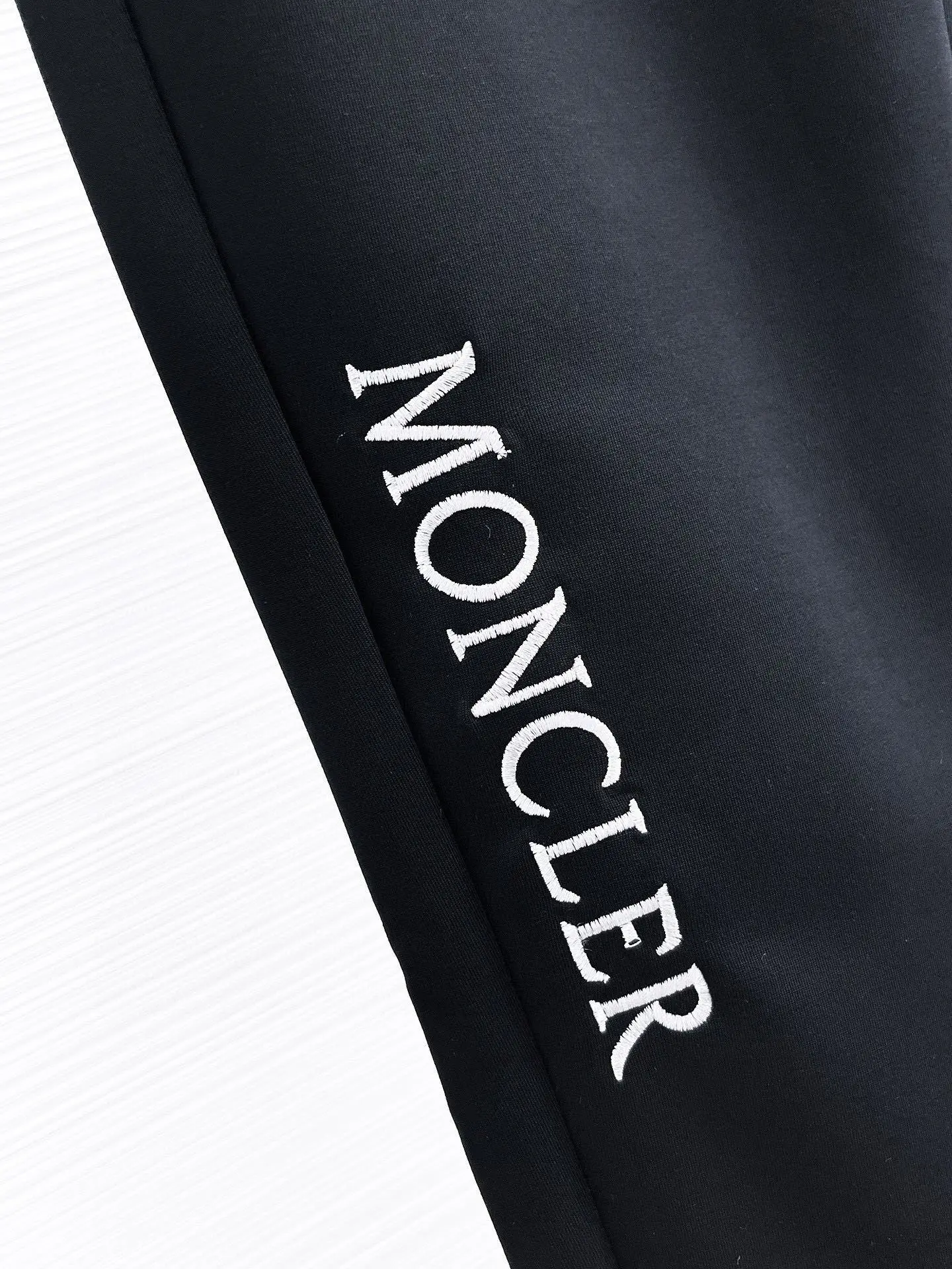 Logo-Appliquéd Tapered Sweatpants D26014440 — view 8
