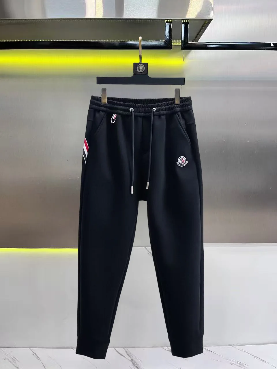 Logo-Patch Tapered Sweatpants D26014437