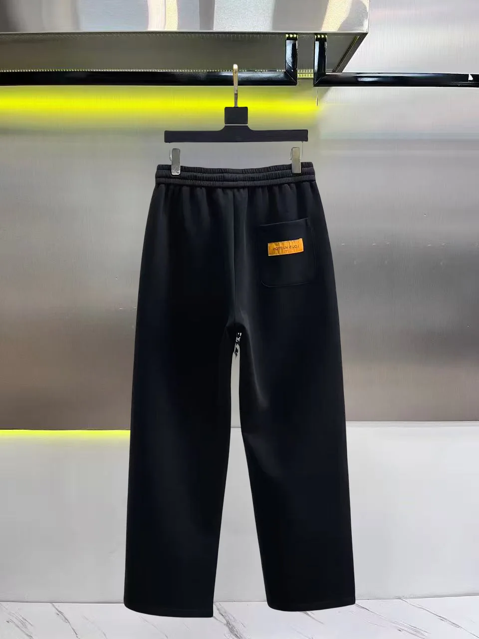 Logo-Embroidered Piping Sweatpants D26014430 — view 2