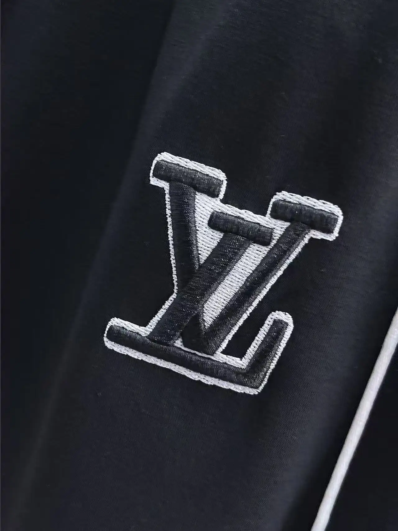 Logo-Embroidered Piping Sweatpants D26014430 — view 4