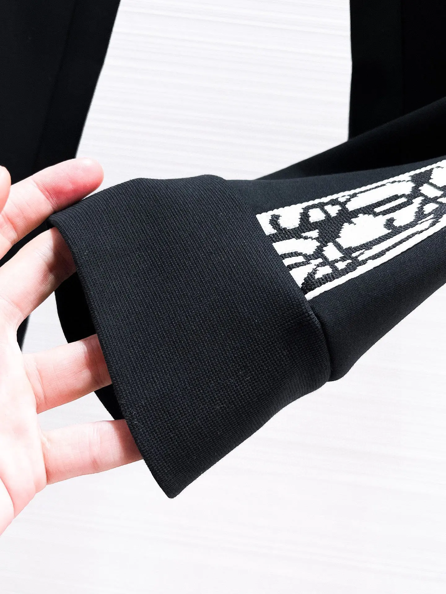 Logo-Print Tapered Sweatpants D26014439 — view 8