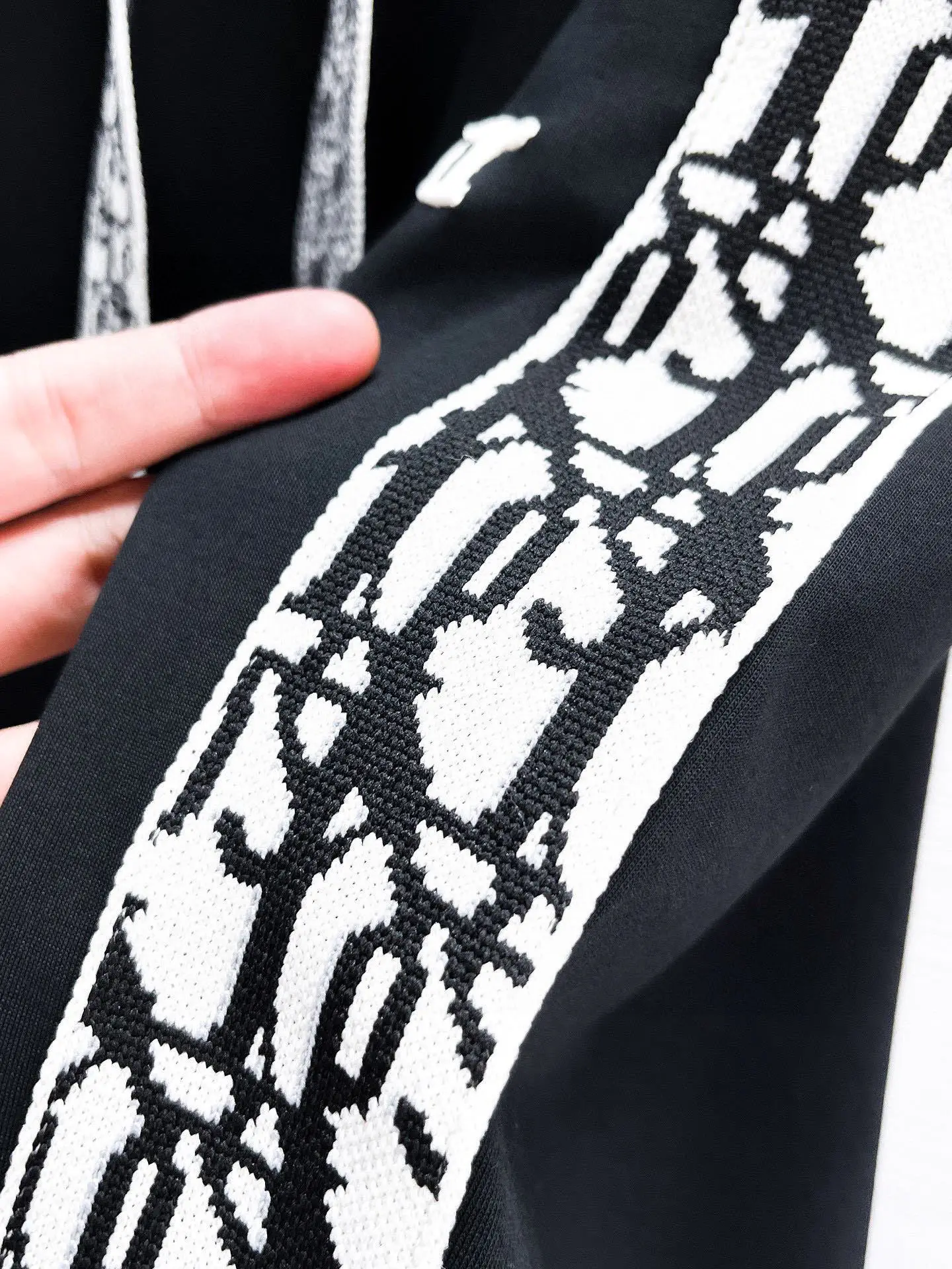 Logo-Print Tapered Sweatpants D26014439 — view 9