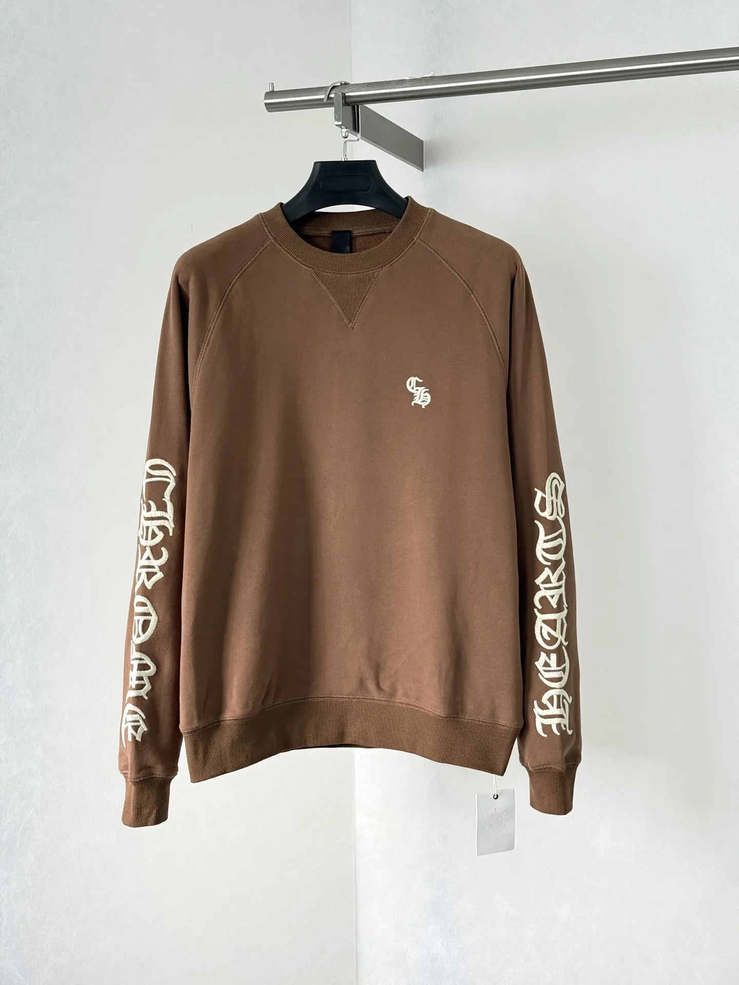 Gothic Script Embroidered Cotton-Blend Sweatshirt D26020691