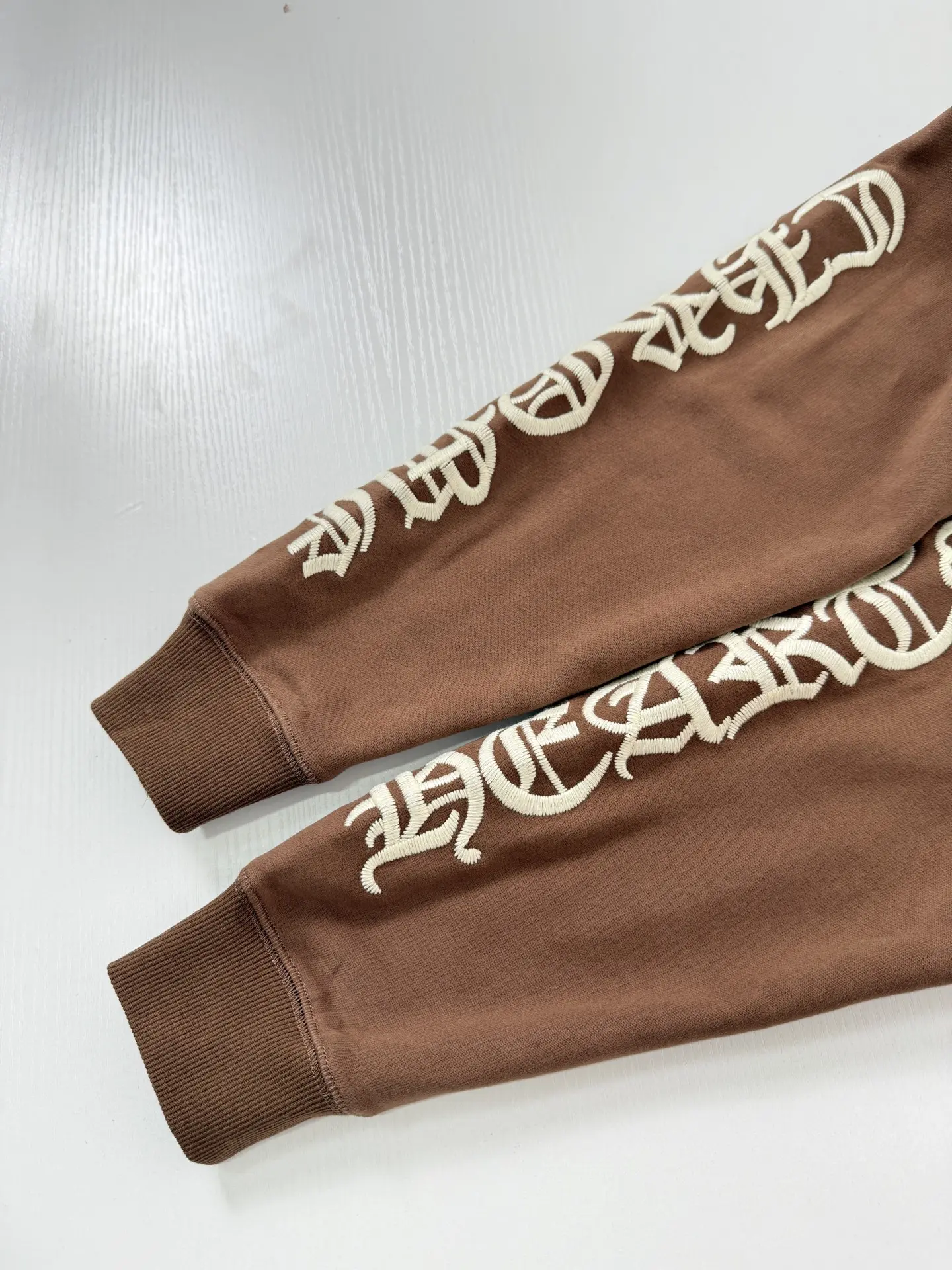 Gothic Script Embroidered Cotton-Blend Sweatshirt D26020691 — view 8