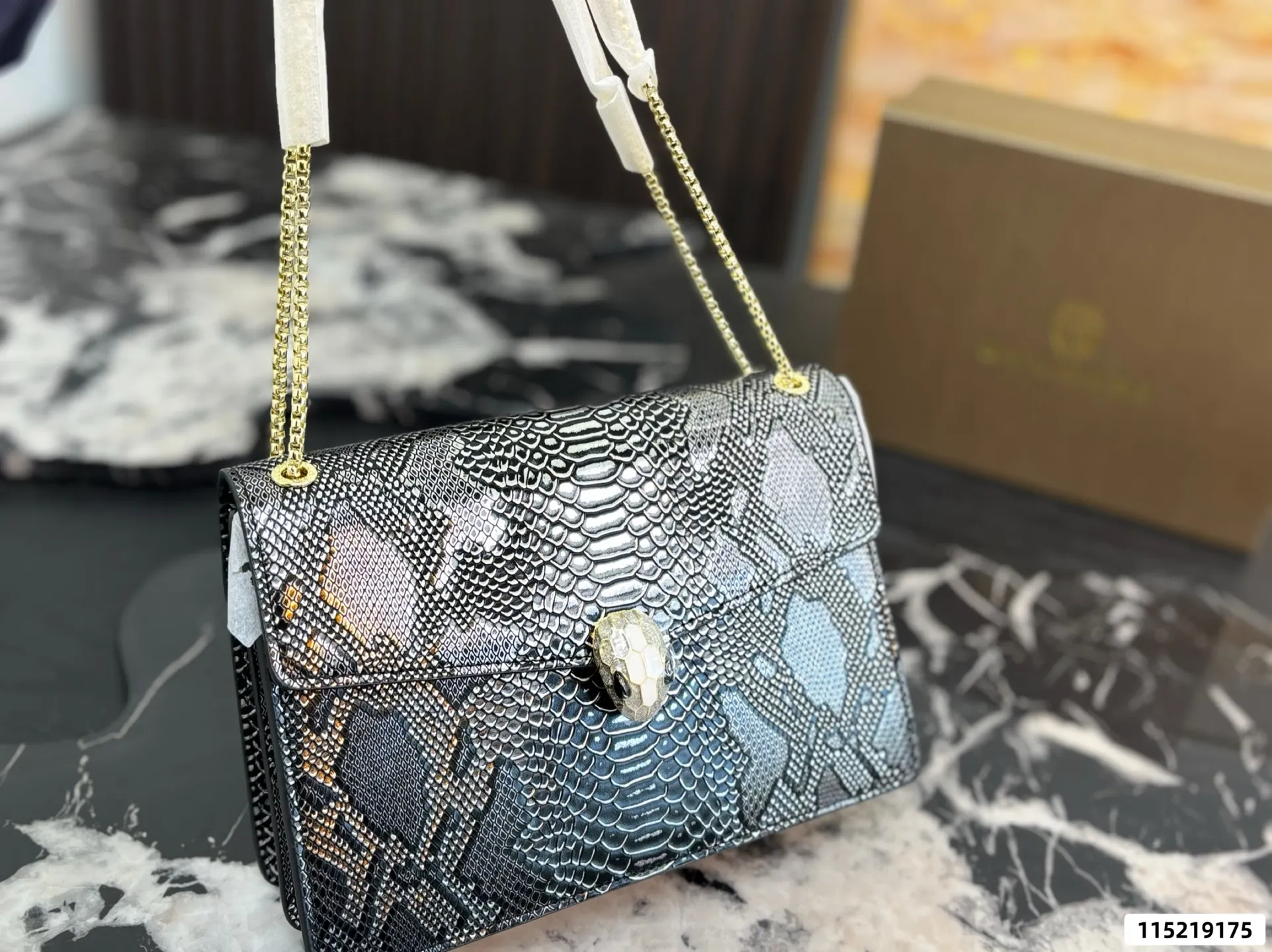 Serpenti Forever Chain Shoulder Bag D26018299 — view 3