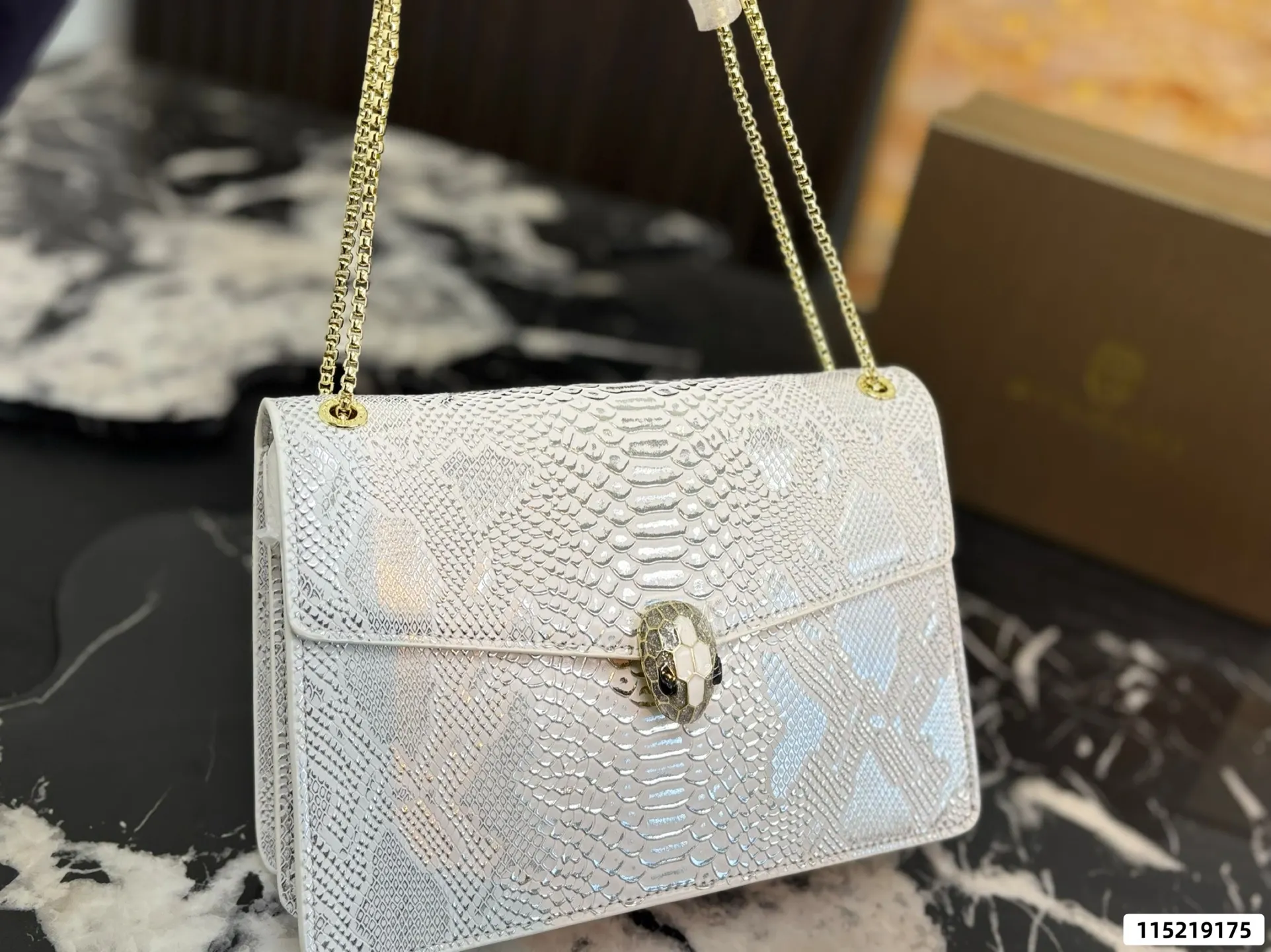 Serpenti Forever Chain Shoulder Bag D26018299 — view 4
