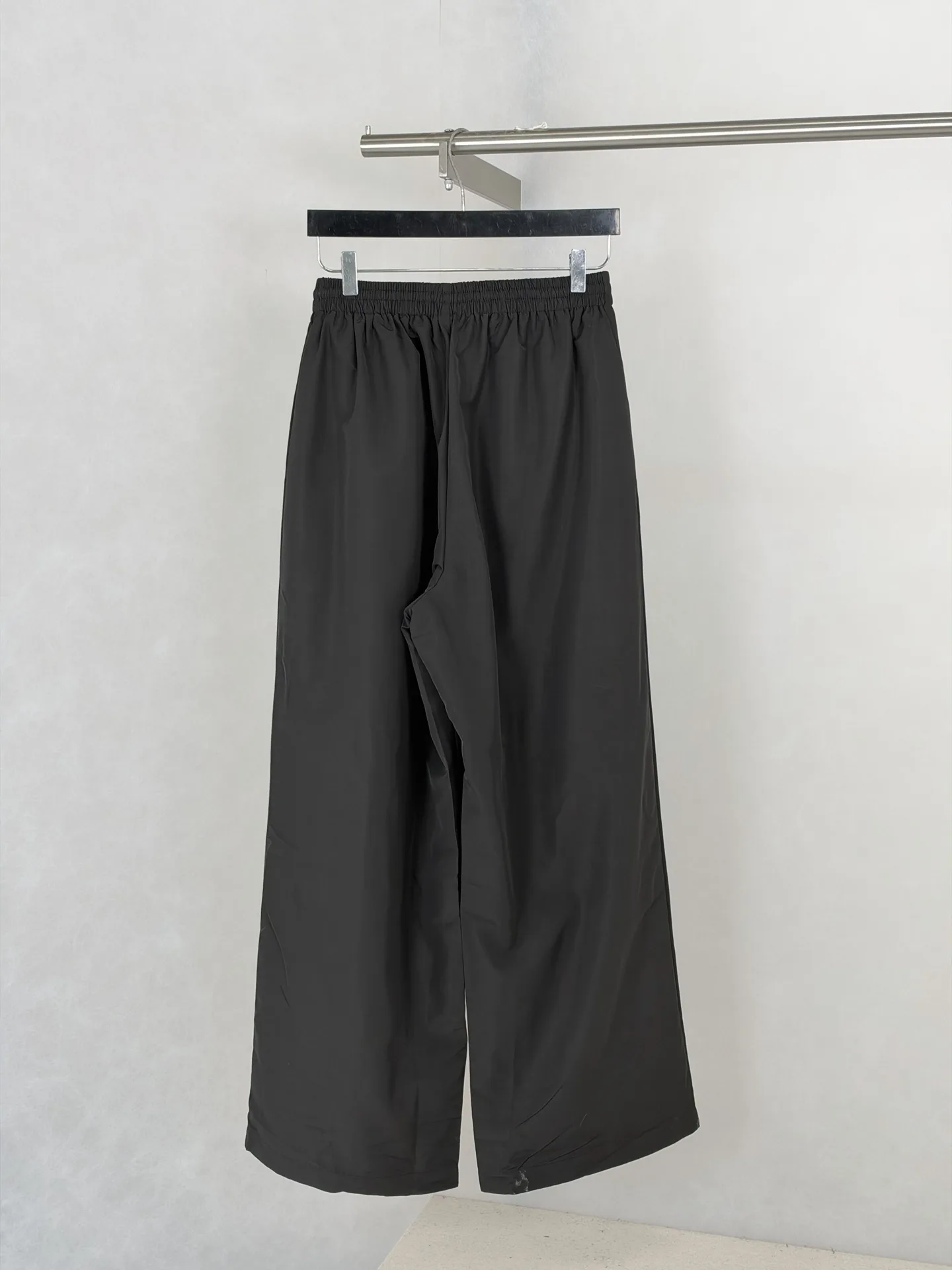 Graffiti Collage Wide-Leg Nylon Trousers D26519183 — view 2