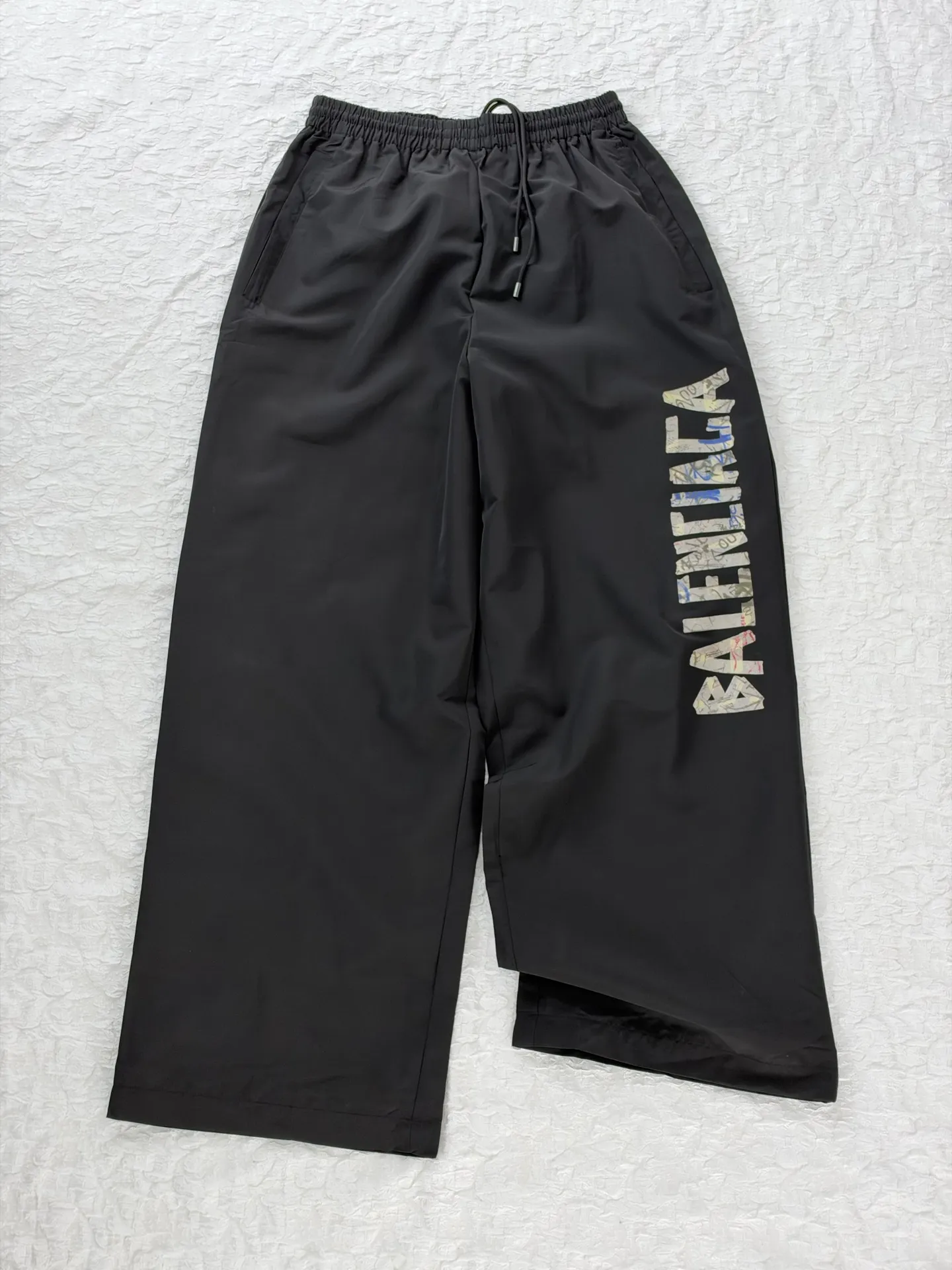 Graffiti Collage Wide-Leg Nylon Trousers D26519183 — view 3