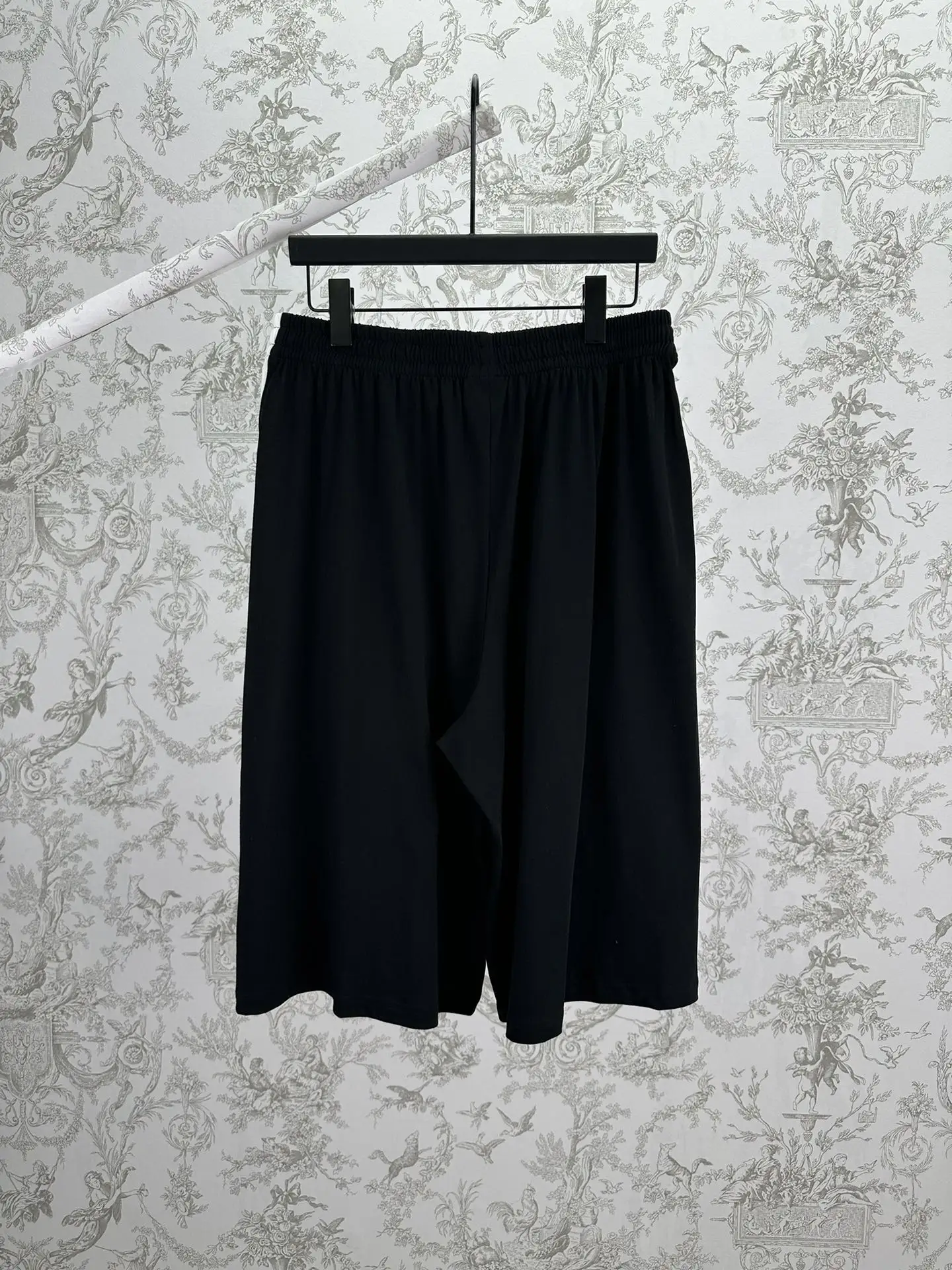 Balenciaga x NBA Logo Embroidered Tracksuit Shorts D27013989 — view 2