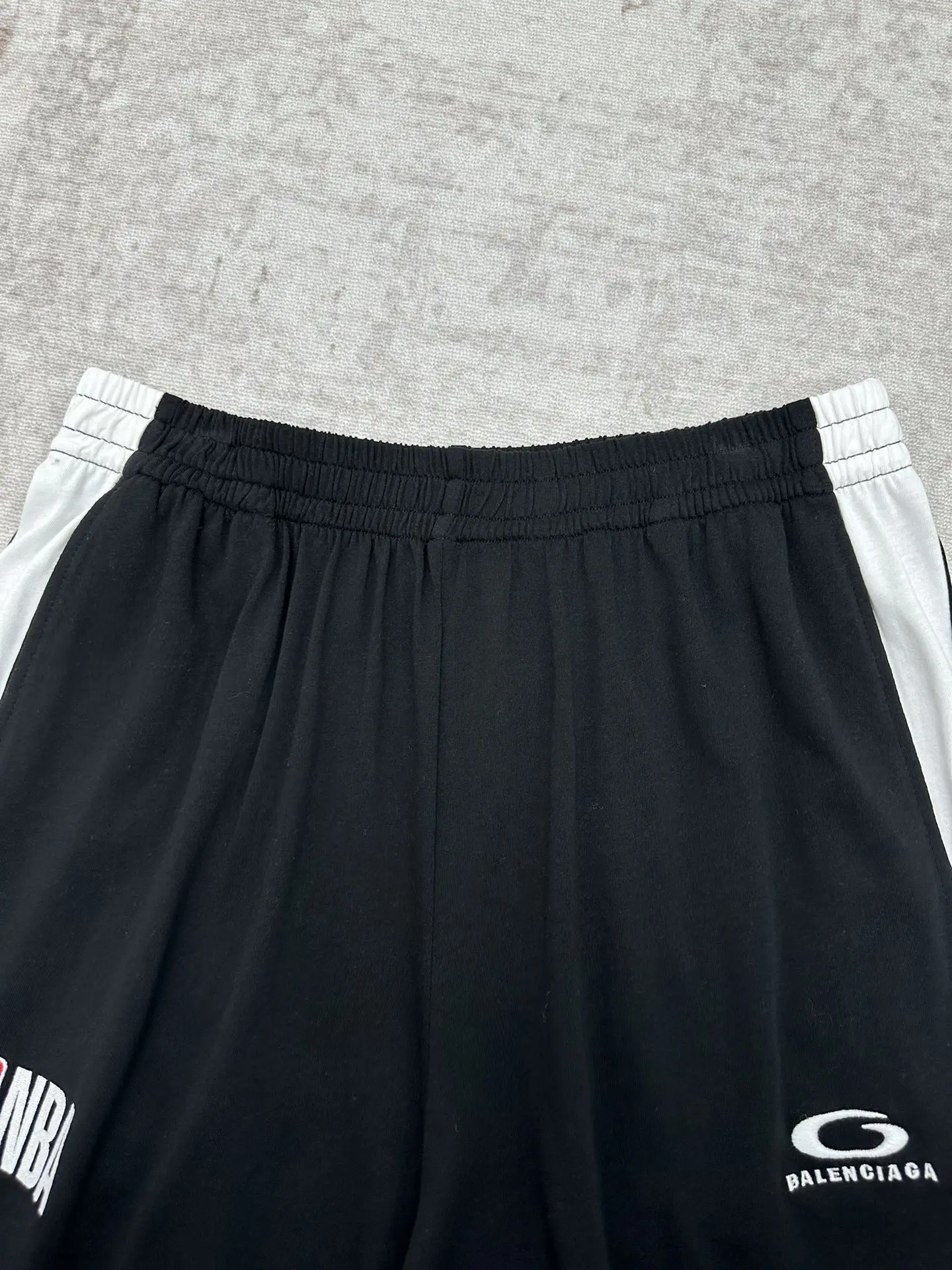 Balenciaga x NBA Logo Embroidered Tracksuit Shorts D27013989 — view 3