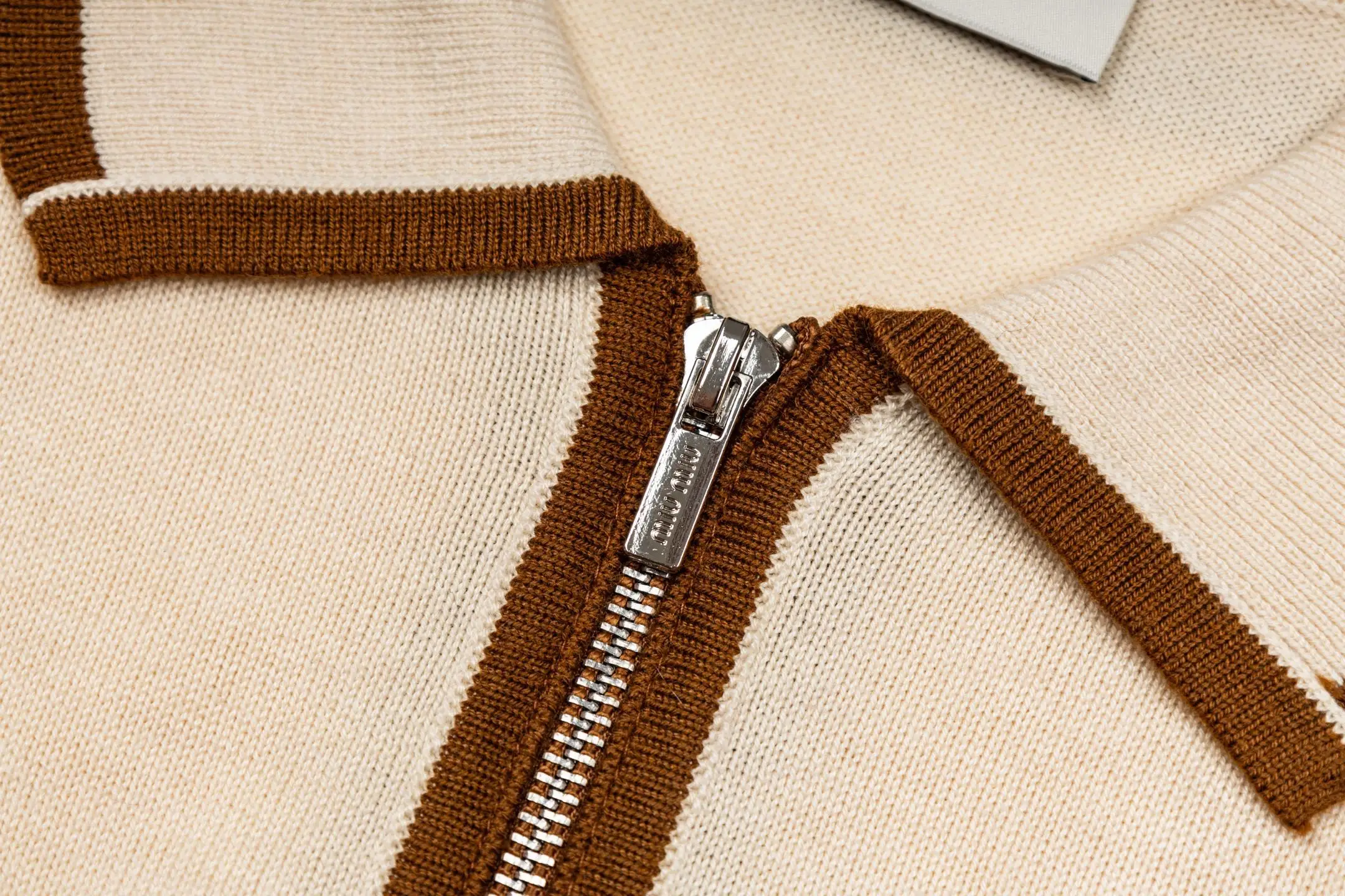 Contrast-Trim Zip-Up Knit Cardigan D27021044 — view 4