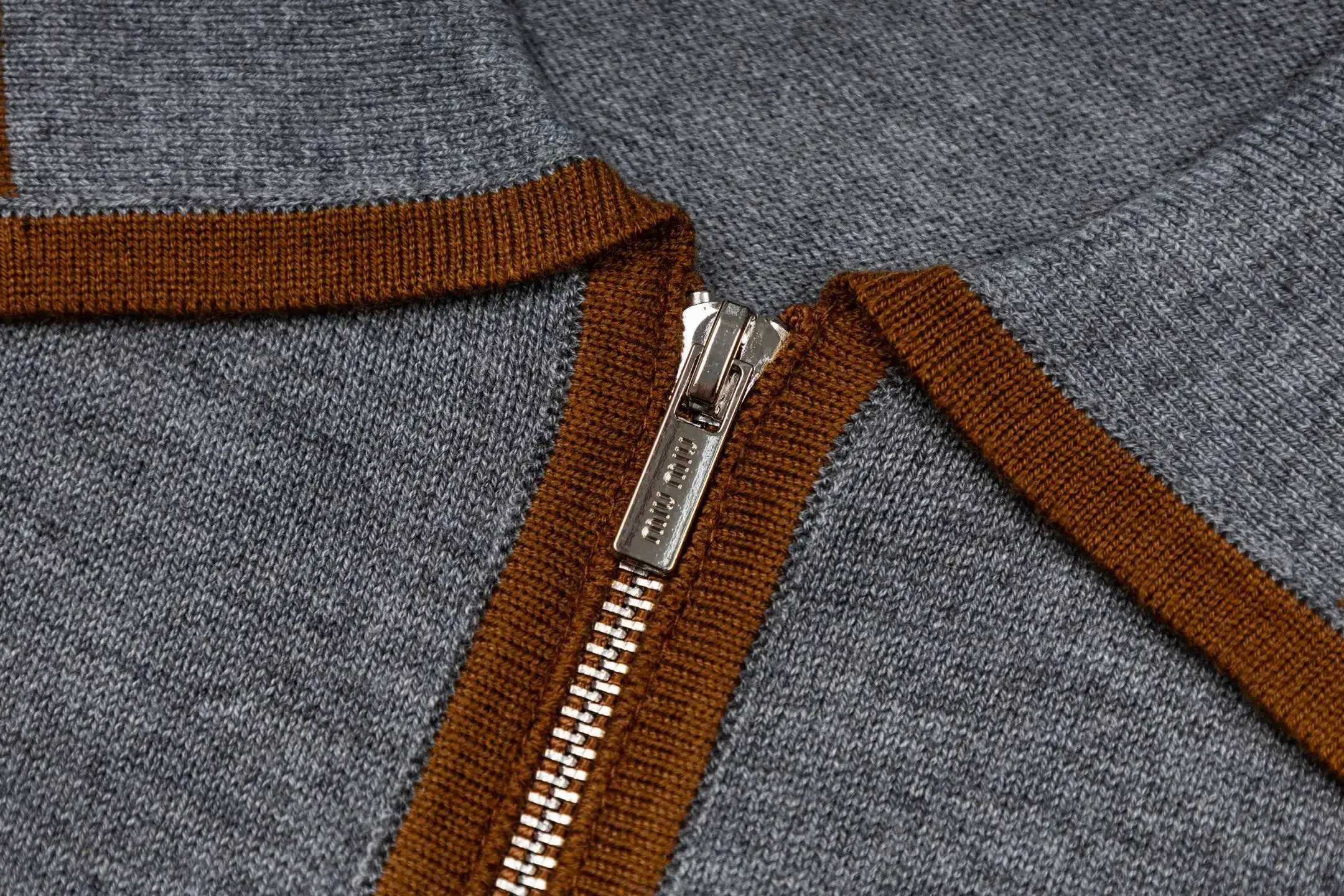 Contrast-Trim Zip-Up Knit Cardigan D27021045 — view 4