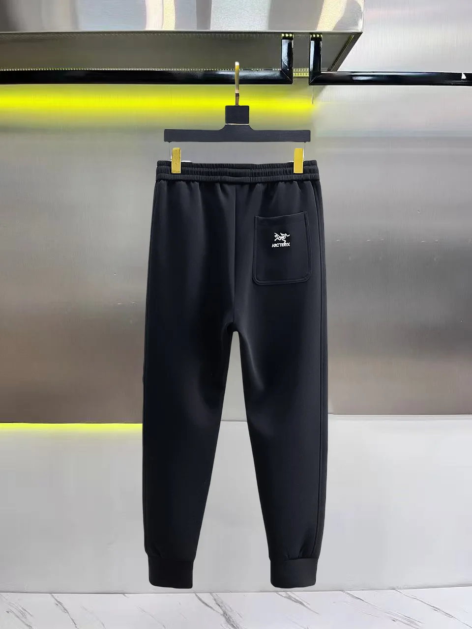 Logo-Embroidered Tapered Sweatpants D28014417