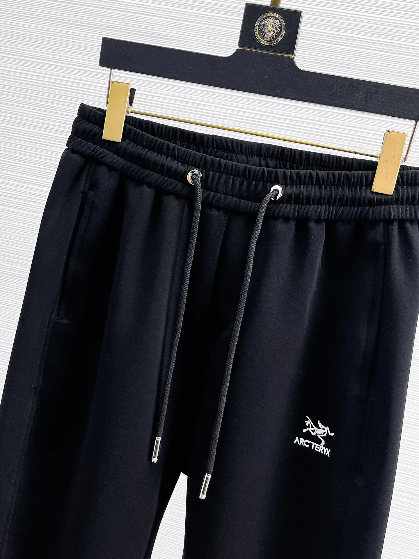 Logo-Embroidered Tapered Sweatpants D28014417 — view 3