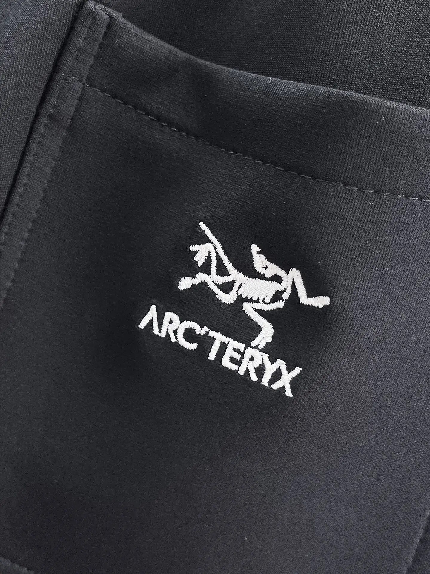 Logo-Embroidered Tapered Sweatpants D28014417 — view 5