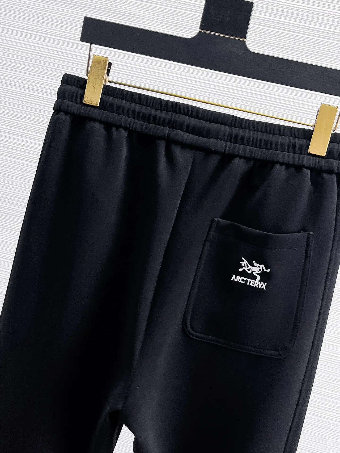 Logo-Embroidered Tapered Sweatpants D28014417 — view 8