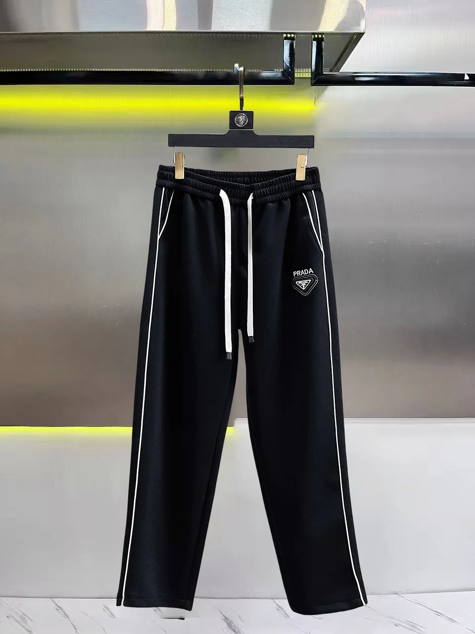Logo-Appliquéd Tapered Sweatpants D28014415
