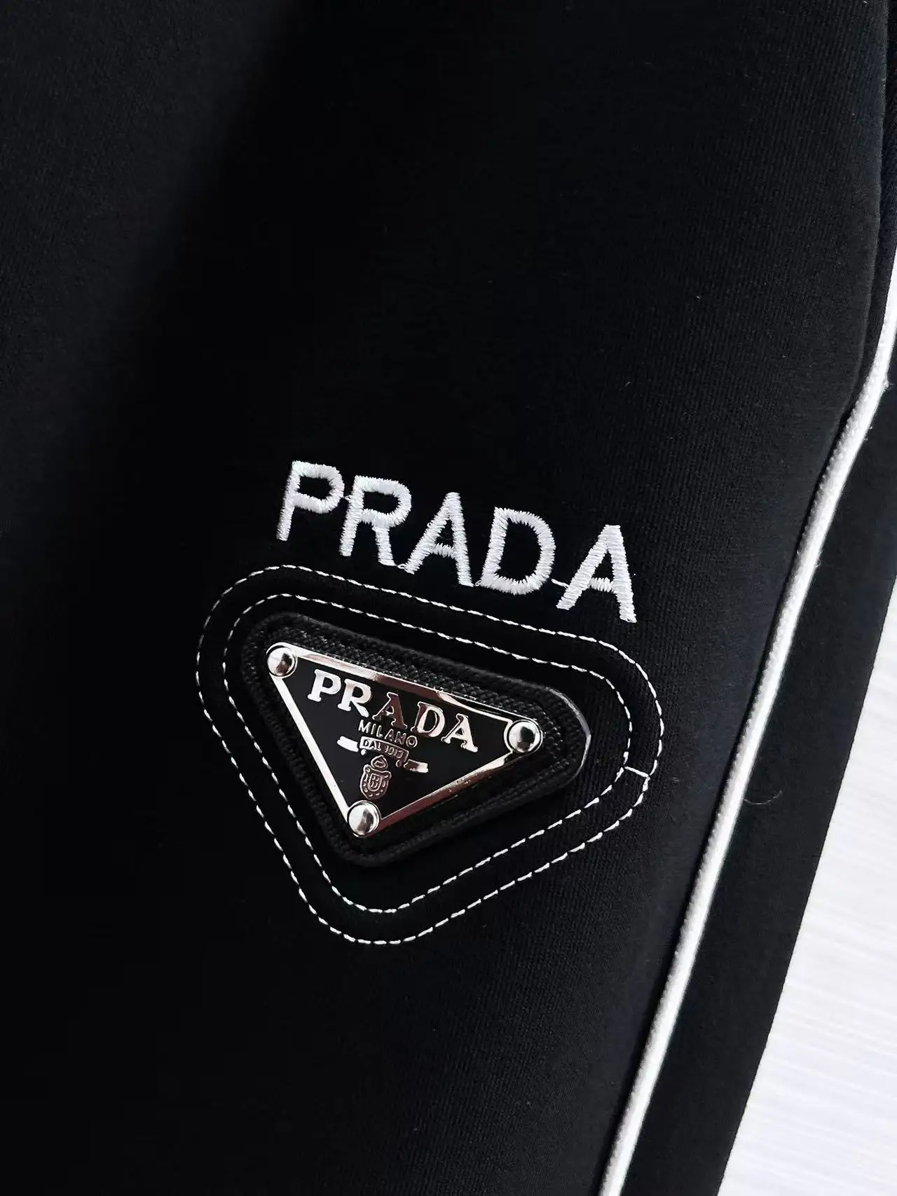 Logo-Appliquéd Tapered Sweatpants D28014415 — view 3