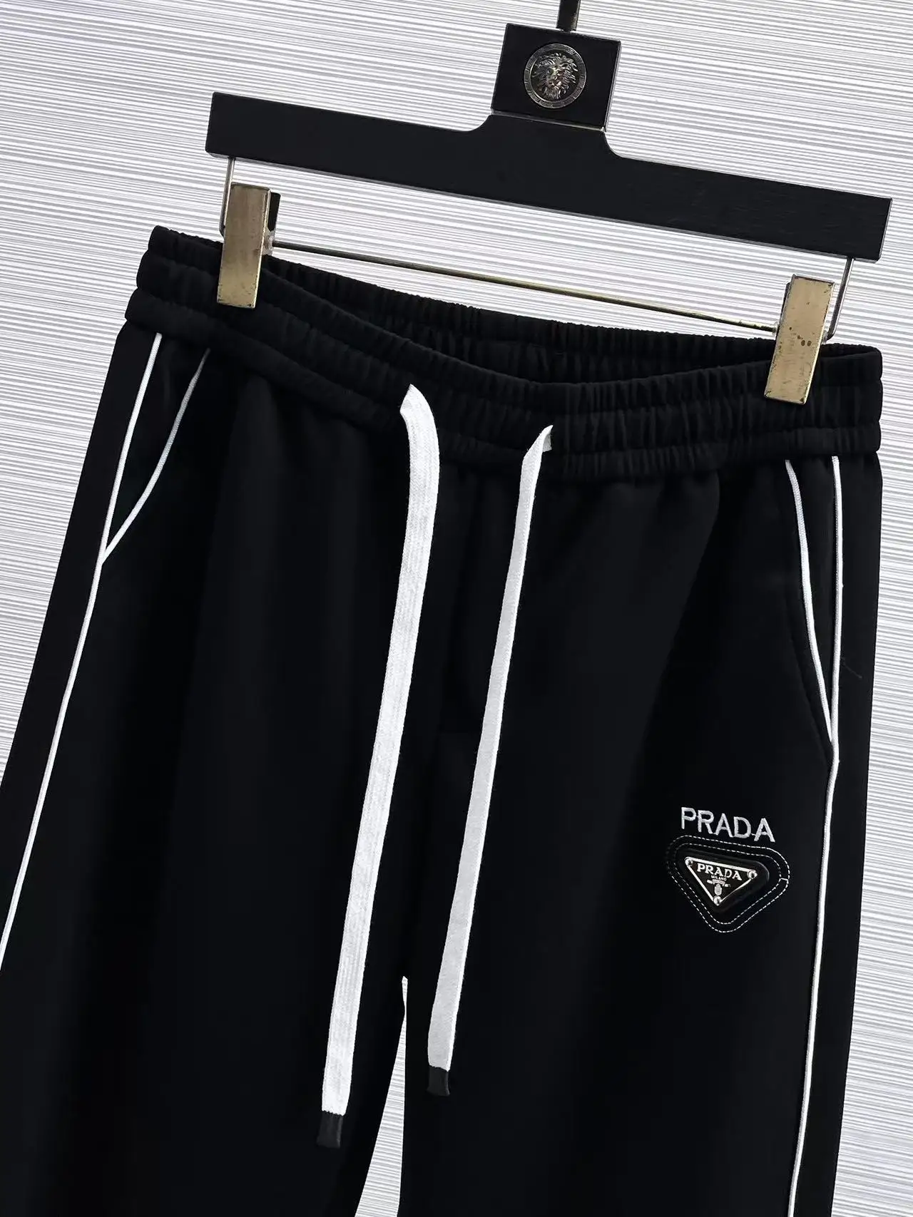 Logo-Appliquéd Tapered Sweatpants D28014415 — view 4