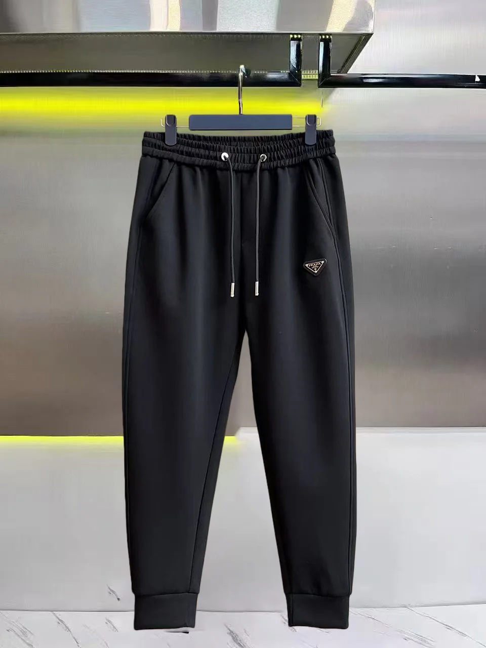 Logo-Appliquéd Tapered Sweatpants D28014410