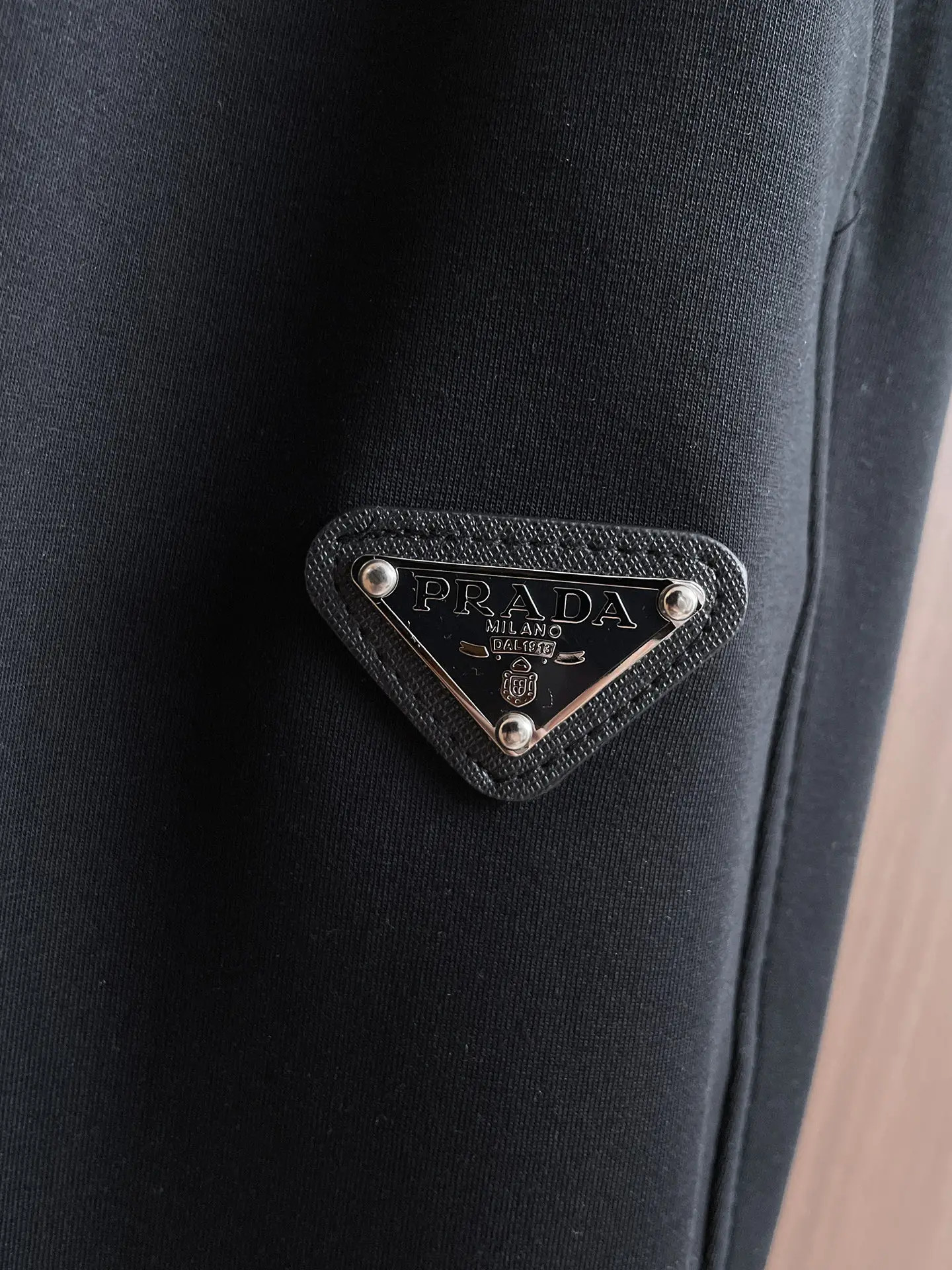 Logo-Appliquéd Tapered Sweatpants D28014410 — view 3