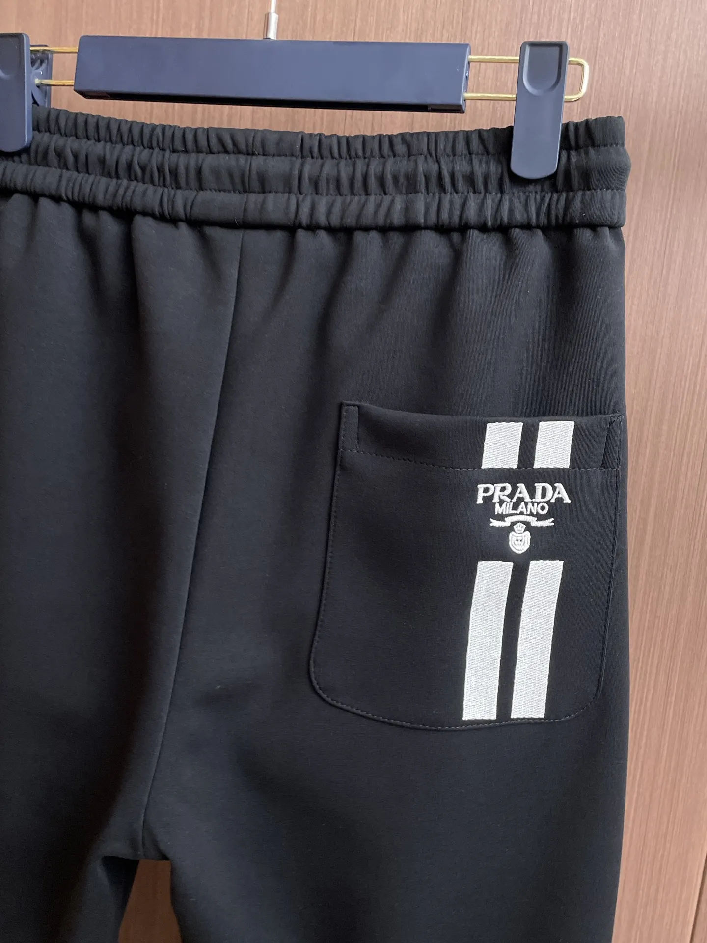 Logo-Appliquéd Tapered Sweatpants D28014410 — view 4