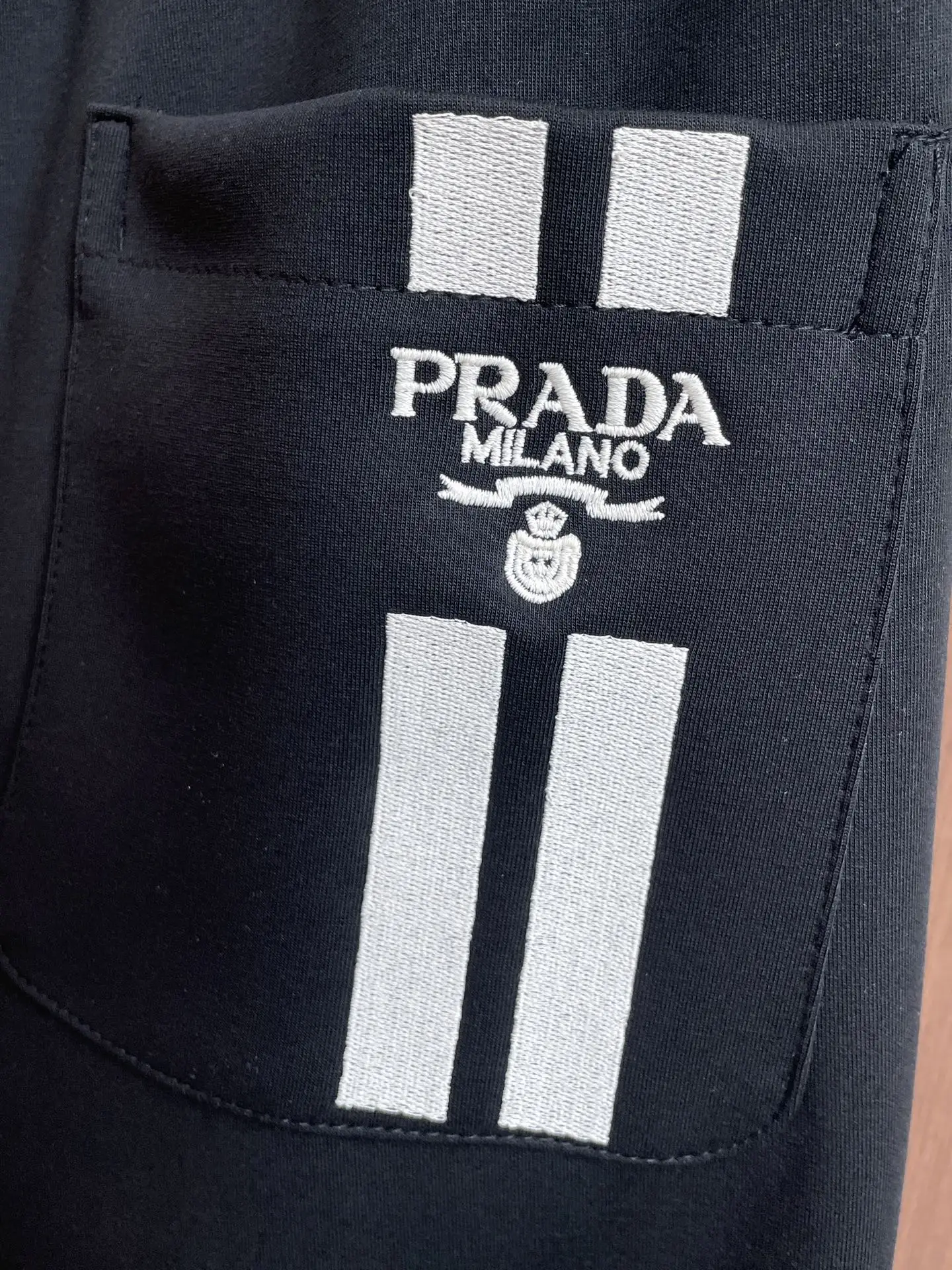 Logo-Appliquéd Tapered Sweatpants D28014410 — view 6