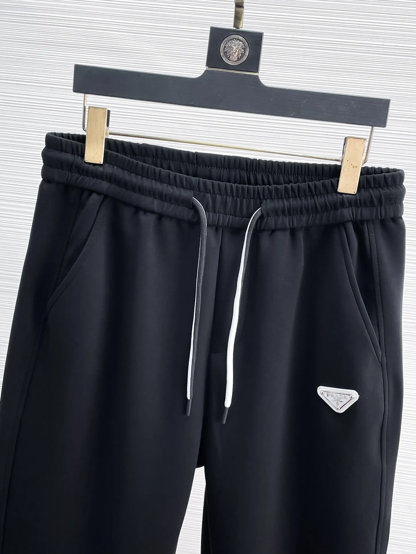Logo-Appliqué Tapered Sweatpants D28014423 — view 3