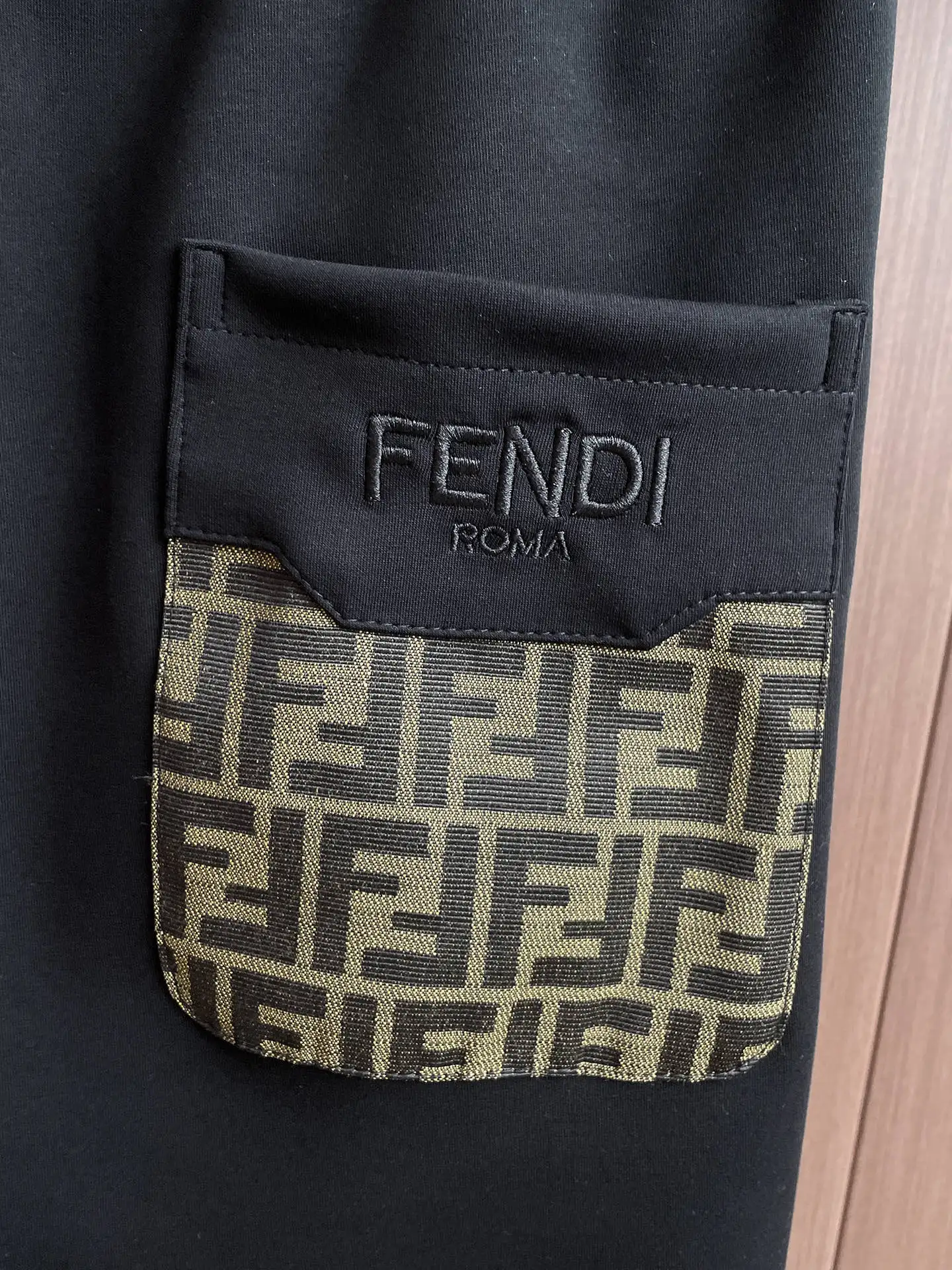 Logo-Embroidered Tapered Sweatpants D28014411 — view 4